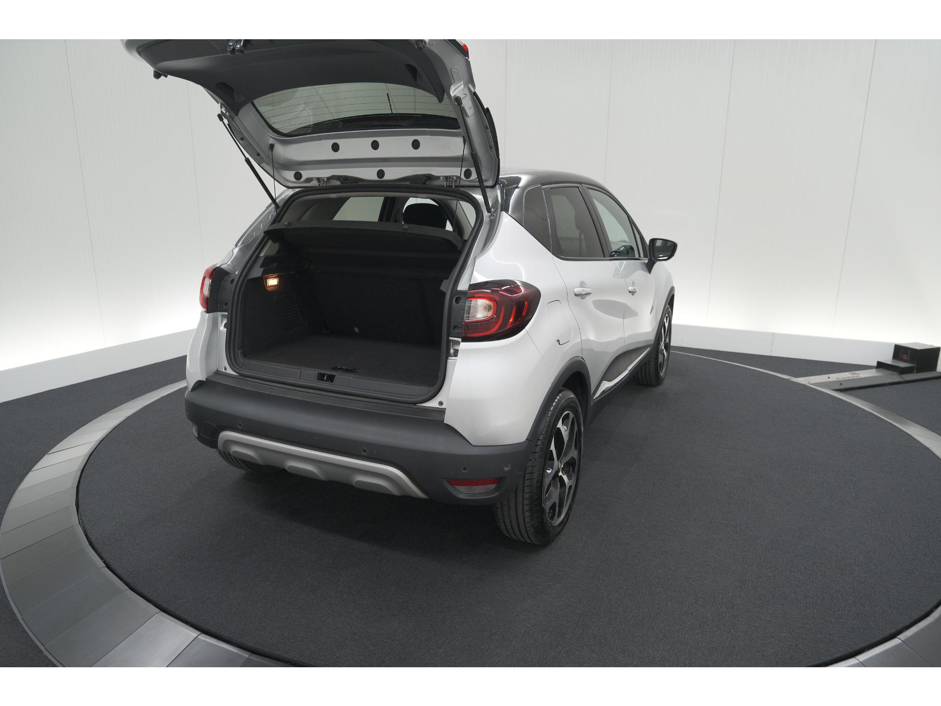 Renault Captur TCe 90 Intens | Camera | Dodehoekdetectie | Navigatie | Parkeersensoren