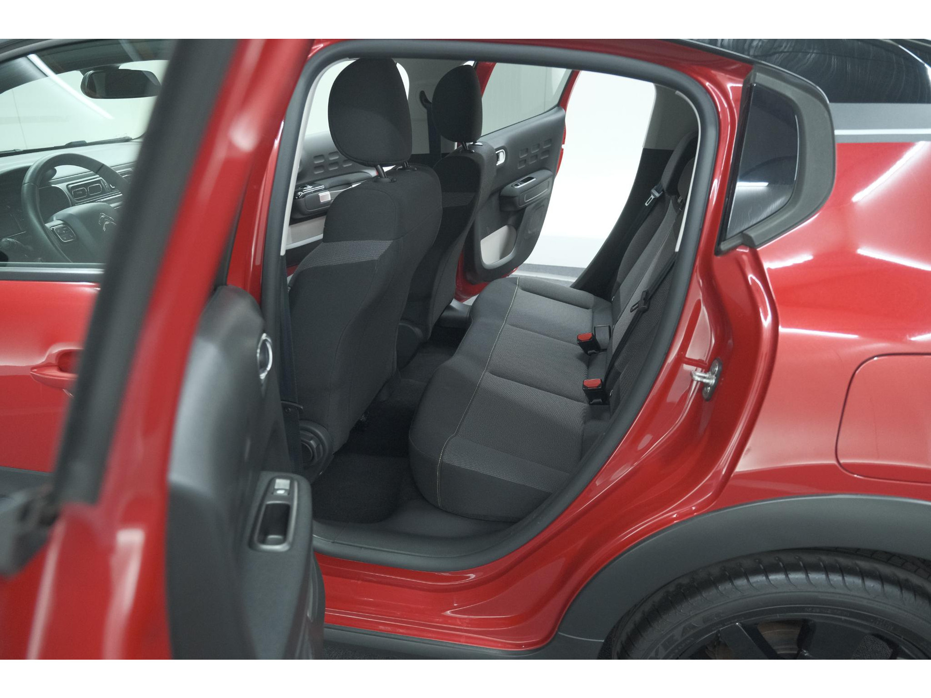 Citroen C3 PureTech 82 S&S Shine | Camera | Apple Carplay | Parkeersensoren | 16 Inch Velgen