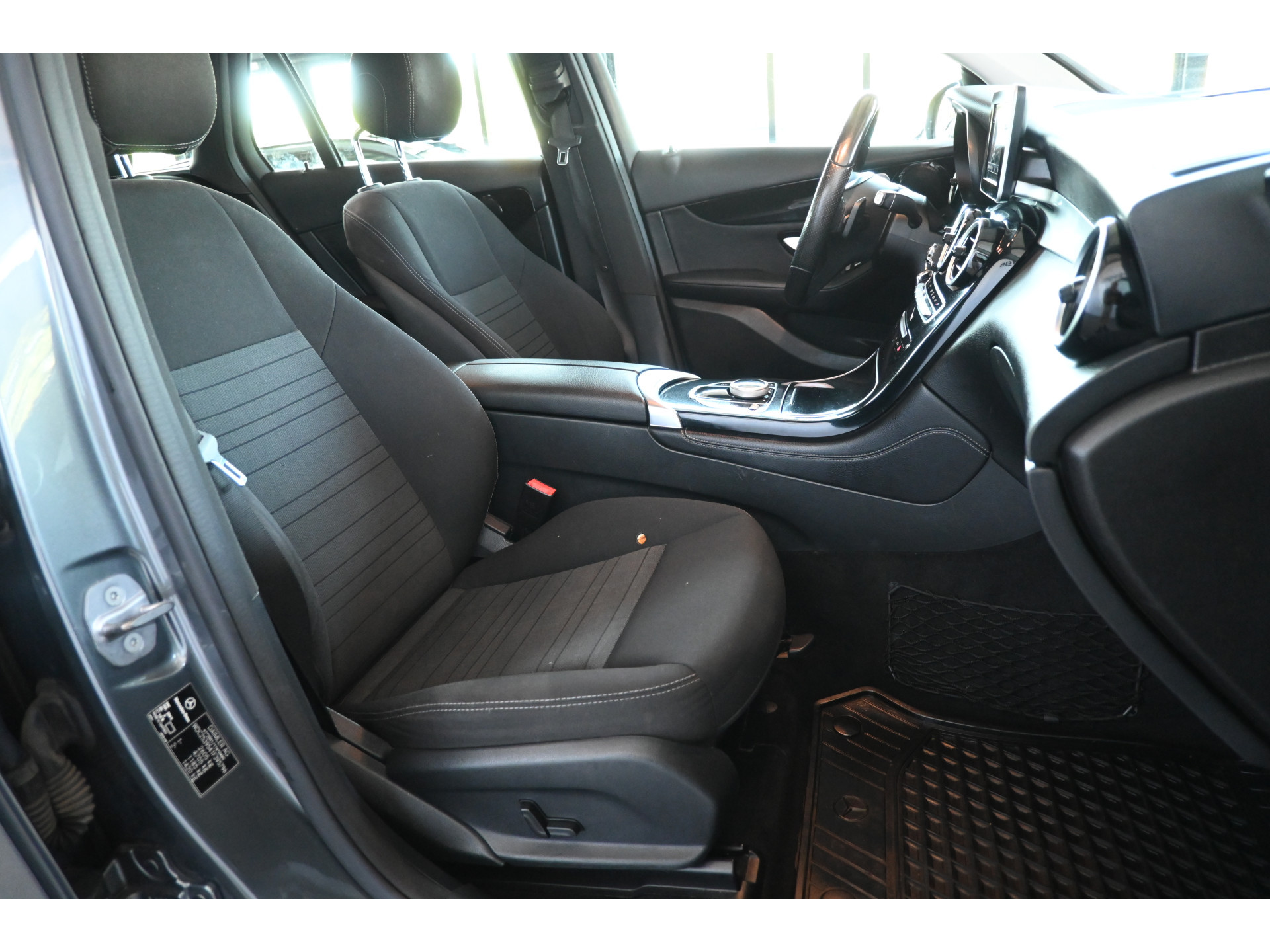 Mercedes-Benz GLC-klasse 350e 4MATIC Business Solution Automaat Navigatie Stoelverwarming Trekhaak Rijklaaprijs! Inruil Mogelijk!