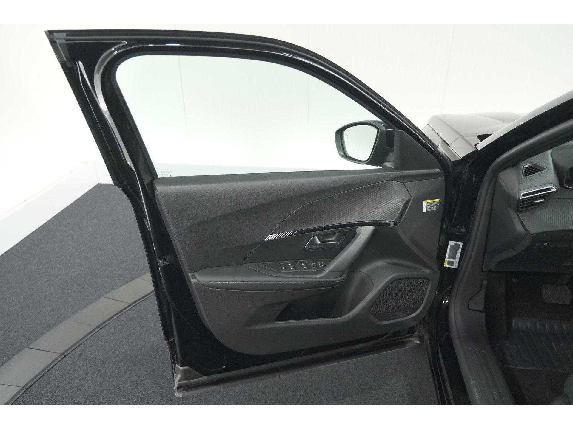 Peugeot 2008 1.2 Hybrid 145 Allure | 360 Camera | Adaptieve Cruise Control | Dodehoekdetectie | Apple Carplay