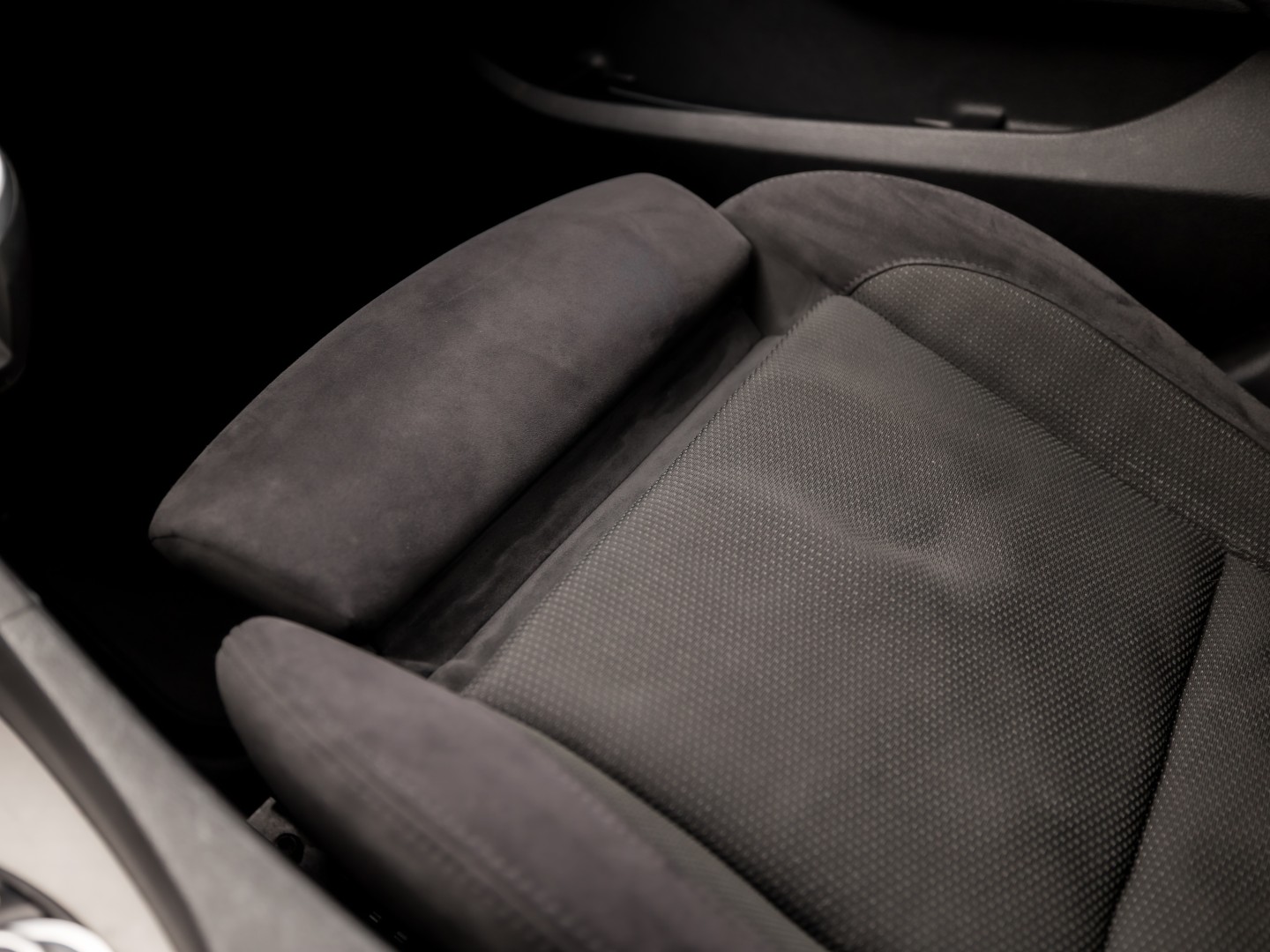 BMW X1 sDrive20i M Sport 184Pk Automaat (GROOT NAVI, CLIMATE, ALCANTARA, TREKHAAK, SPORTSTOELEN, XENON, ZWART HEMEL, PARKEERSENSOREN, NIEUWSTAAT)