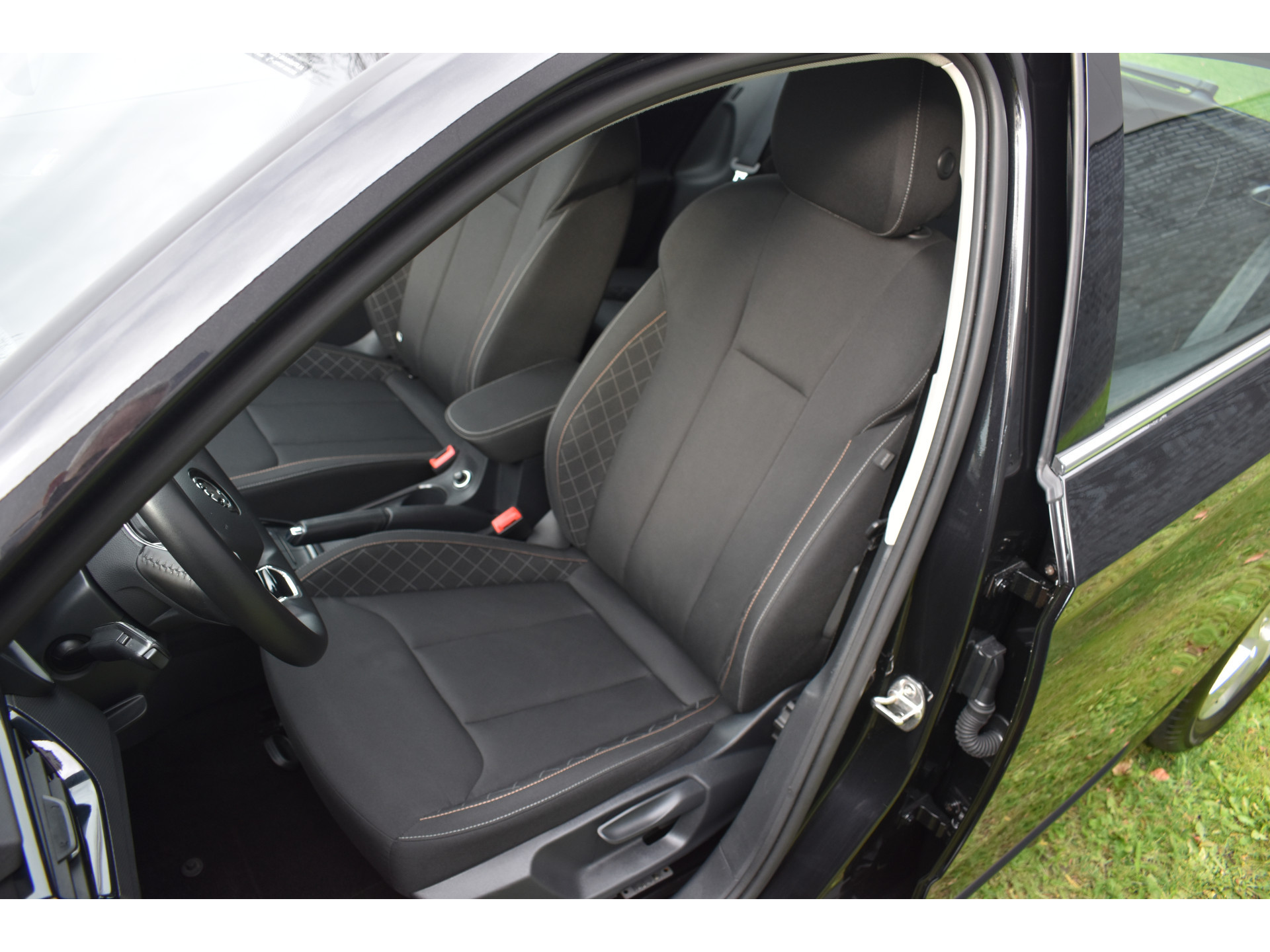 ŠKODA Scala 1.0 TSI Ambition Automaat Carplay Navigatie Front/lane assist Stoelverwarming Parkeer sensoren