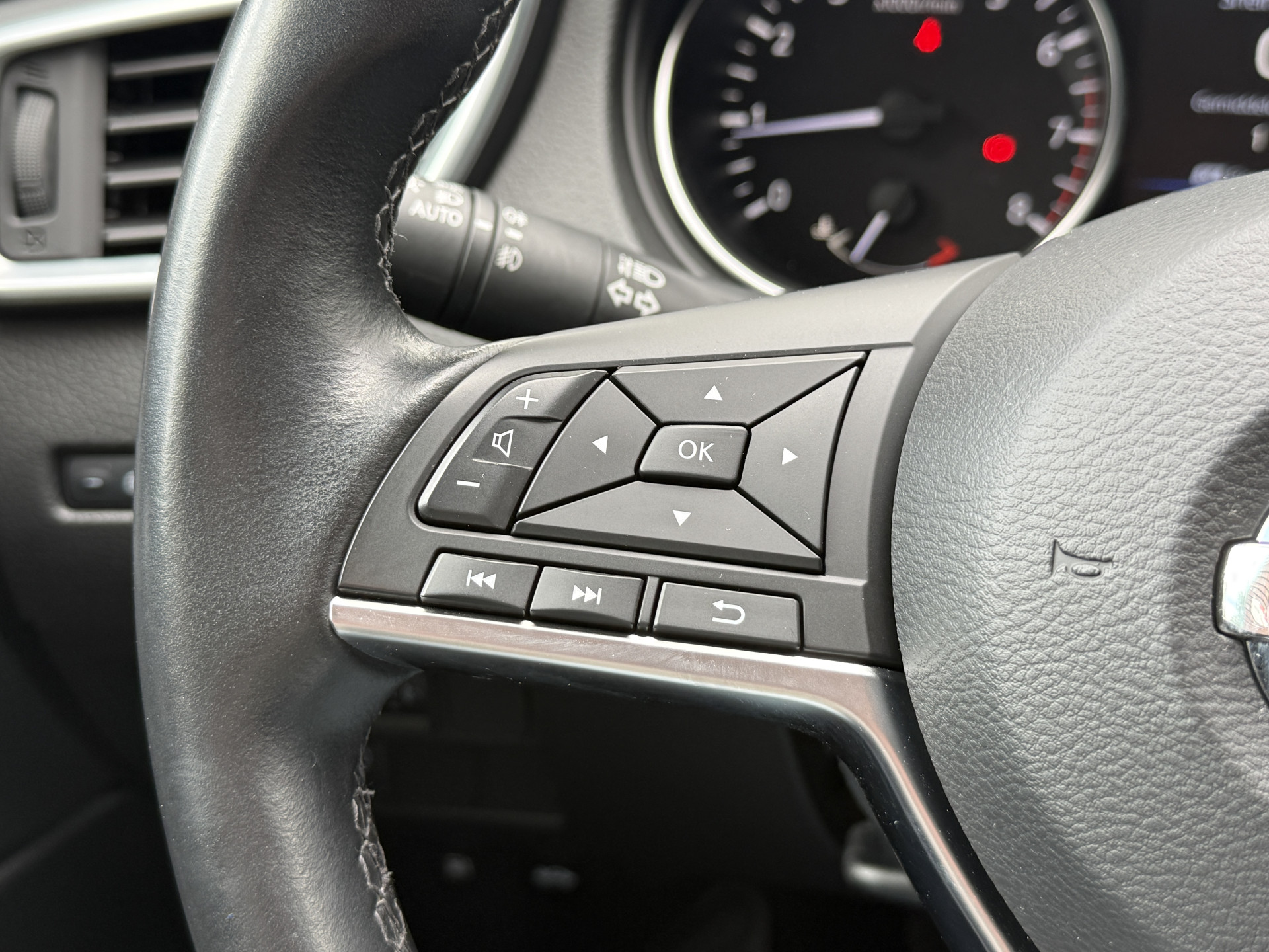 Nissan Qashqai 1.3 DIG-T Design Edition | Panoramadak | Trekhaak | 360 Camera