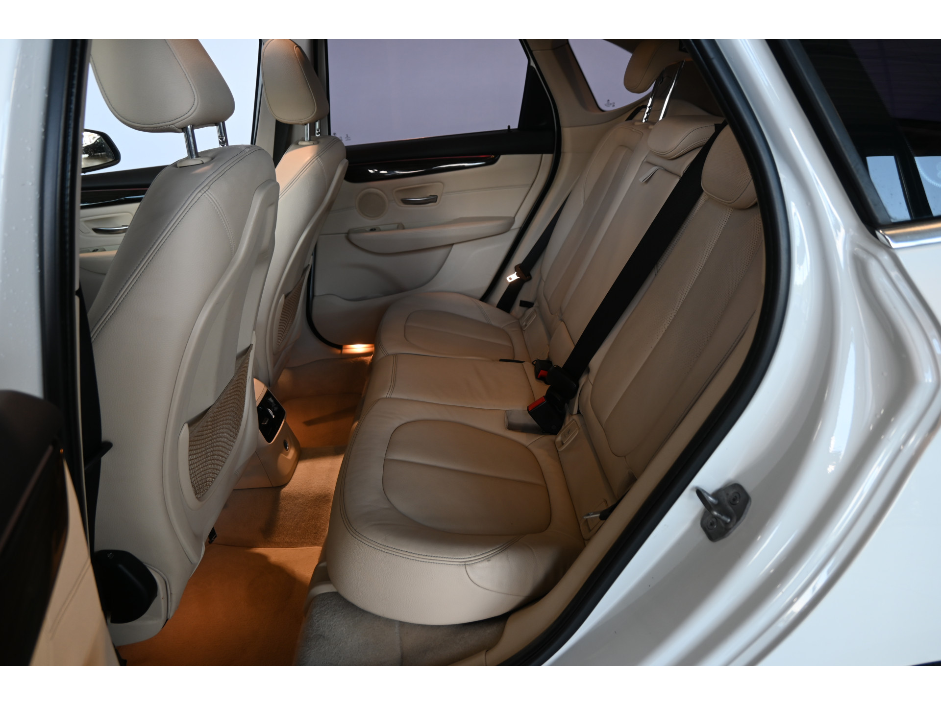 BMW 2-serie Active Tourer 218i High Executive Nap Clima Cruise Panoramadak Trekhaak PDC Navigatie LED Stoelverwarming Inruil Mogelijk!