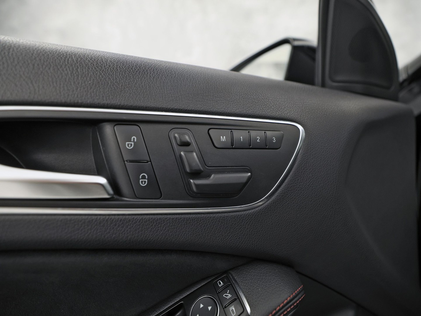 Mercedes-Benz A-Klasse 180 AMG Prestige Sport (NAVIGATIE, SPORTSTOELEN, MEMORY SEAT, STOELVERWARMING, LM VELGEN, GETINT GLAS, NIEUWE APK)