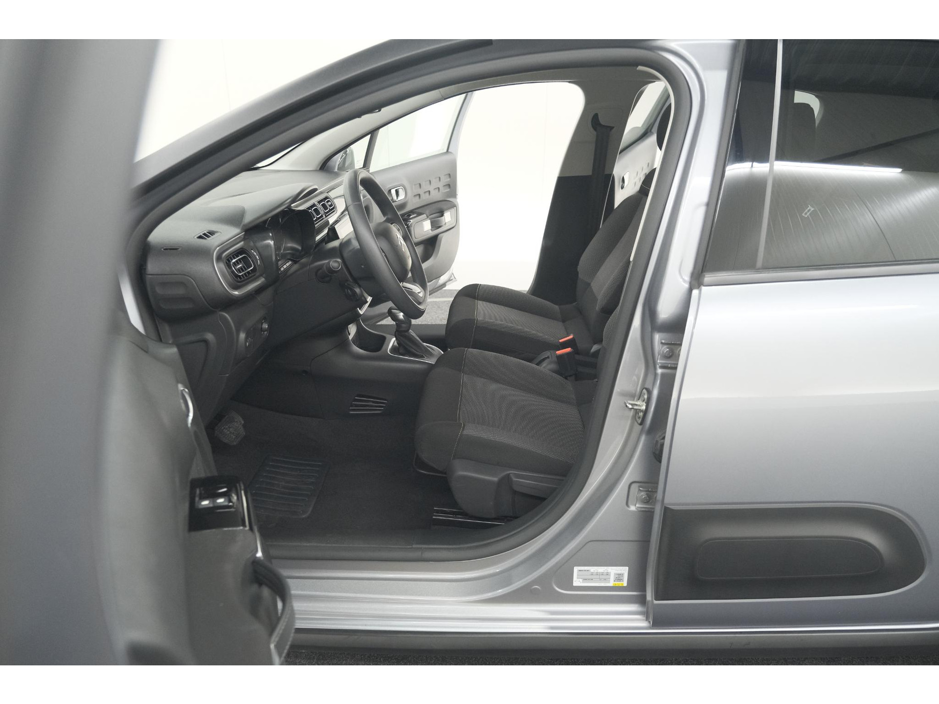 Citroen C3 PureTech 110 EAT6 Max | Parkeersensoren | Apple Carplay | 16 Inch Lichtmetalen Velgen