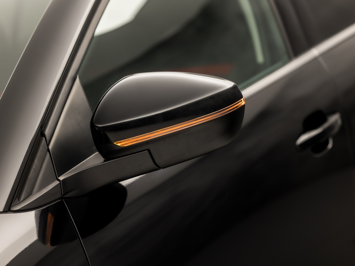 Citroën C5 Aircross 1.6 PureTech Sport 181Pk Automaat (APPLE CARPLAY, GROOT NAVI, 360 CAMERA, LM VELGEN, TREKHAAK, SPORTSTOELEN, KEYLESS, ADAPTIVE CRUISE, NIEUWSTAAT)