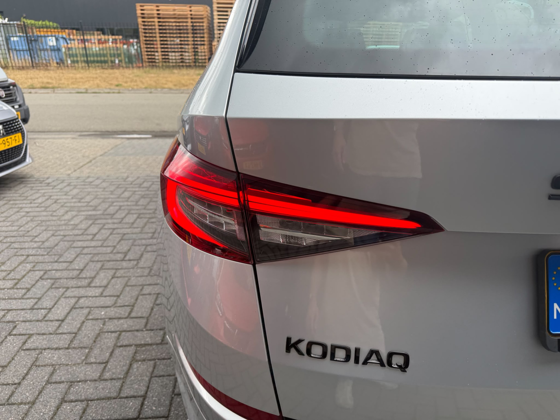 ŠKODA Kodiaq 1.5 TSI Sportline Business | 1E EIGENAAR | 3/6/12 MND GARANTIE | AUTOMAAT | PANO | LED | DAB | MEMORY | CARPLAY | DIGITAAL COCKPIT | TREKHAAK |