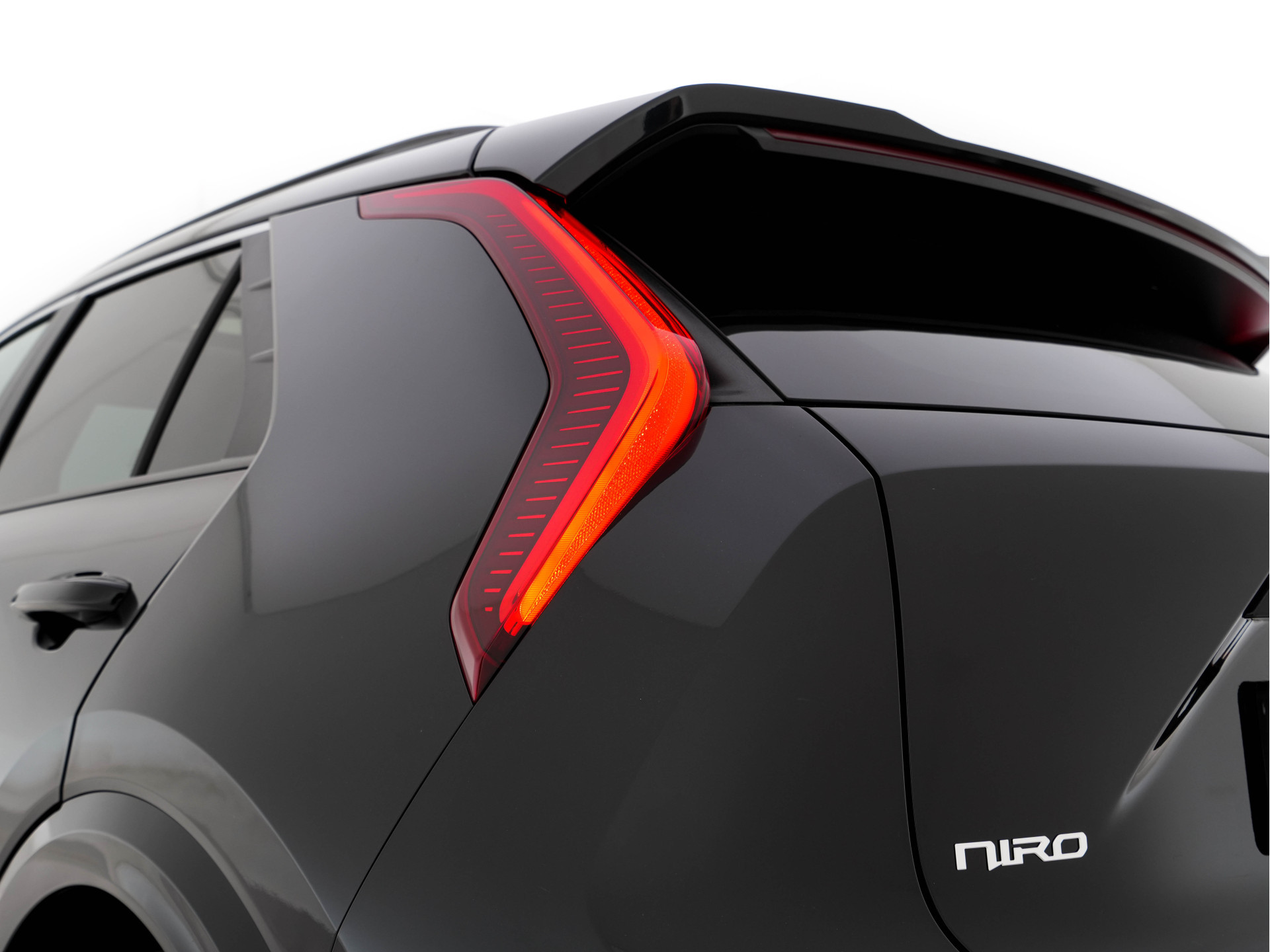 Kia Niro EV DynamicPlusLine 64.8 kWh [ 3-Fase ] (INCL-BTW) Aut. *PANO | HEAD-UP | LEATHER | DIGI-COCKPIT | NAVI-FULLMAP | DAB | ADAPT.CRUISE | CAMERA | COMFORT-SEATS | KEYLESS | DIGI-COCKPIT | SHIFT-PADDLES | HEATED-SEATS | CARPLAY | LANE-