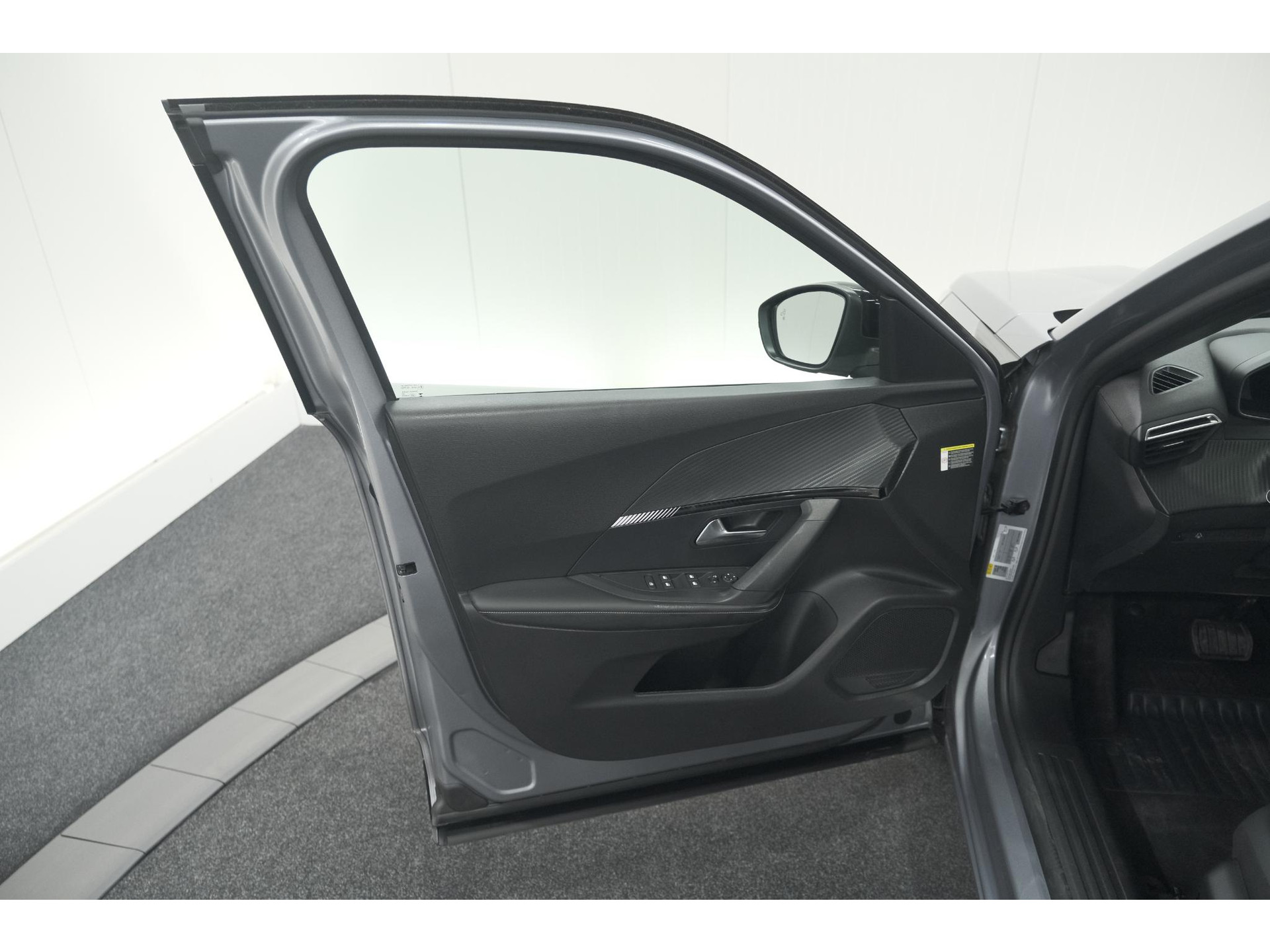 Peugeot 2008 Hybrid 136 e-DCS6 Allure | 360 Camera | Adaptieve Cruise Control | Dodehoekdetectie | Navigatie