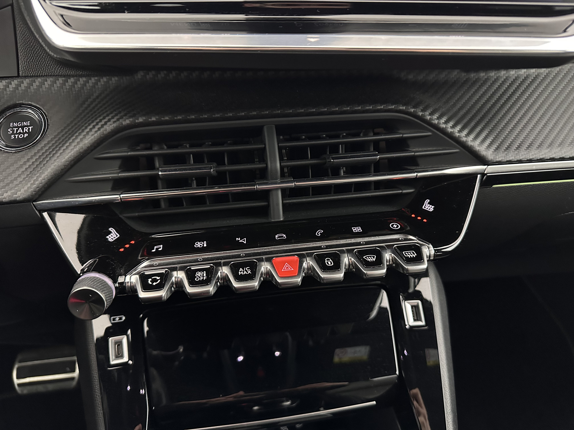 Peugeot e-208 EV GT 350 50 kWh [ 3-Fase ] {SOH-88%} (INCL-BTW) *HEATPUMP | LEATHER-ALCANTARA | FULL-LED | DIGI-COCKPIT | BLINDSPOT | CAMERA | AMBIENT-LIGHT | NAVI-FULLMAP | LANE-ASSIST | KEYLESS | DAB | PRIVACY-GLASS | HEATED-SPORTSEATS | ...