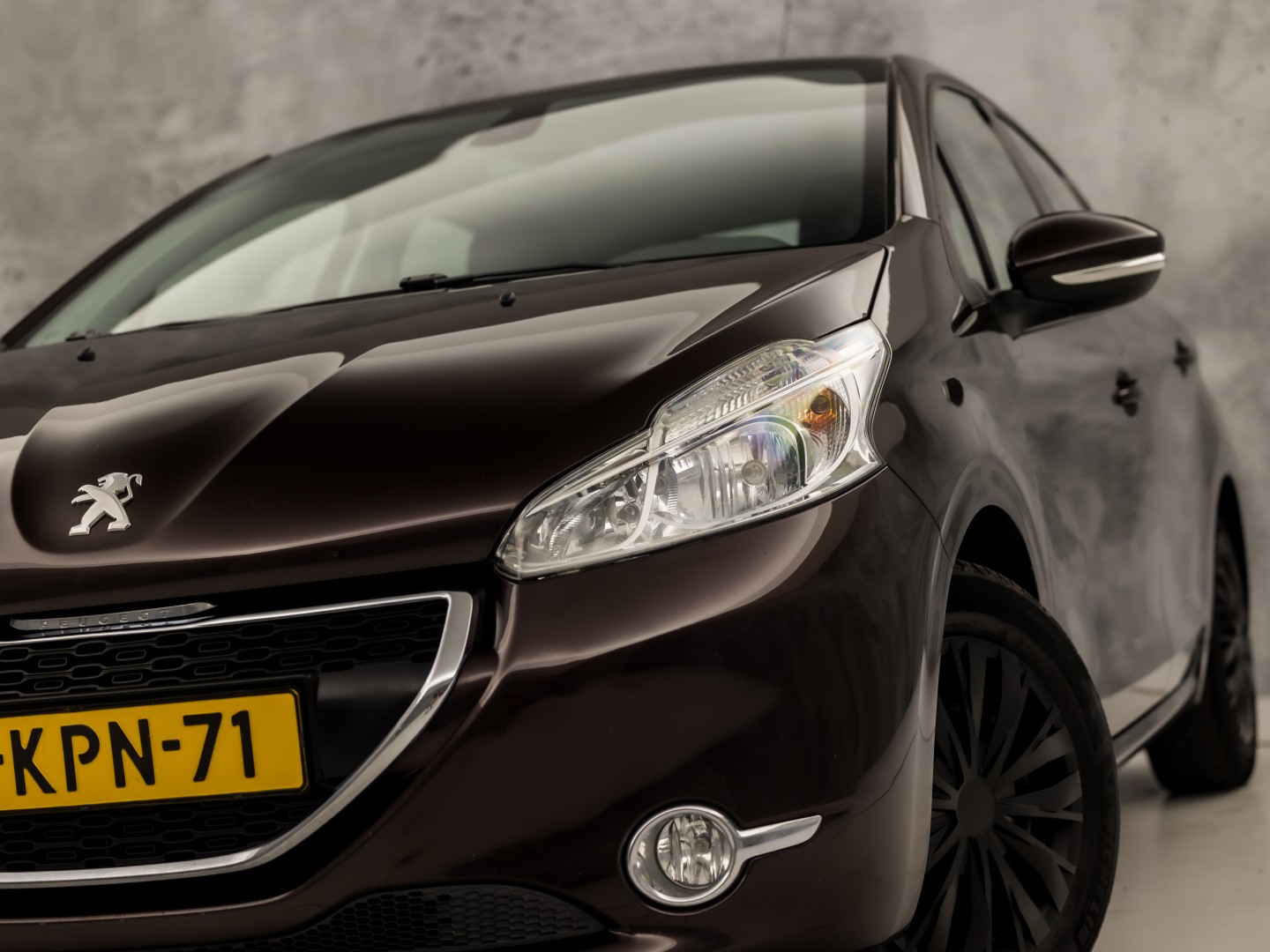 Peugeot 208 1.2 VTi Deluxe Sport (NAVIGATIE, CLIMATE, CRUISE, SPORTSTOELEN, PARKEERSENSOREN, NIEUWSTAAT)
