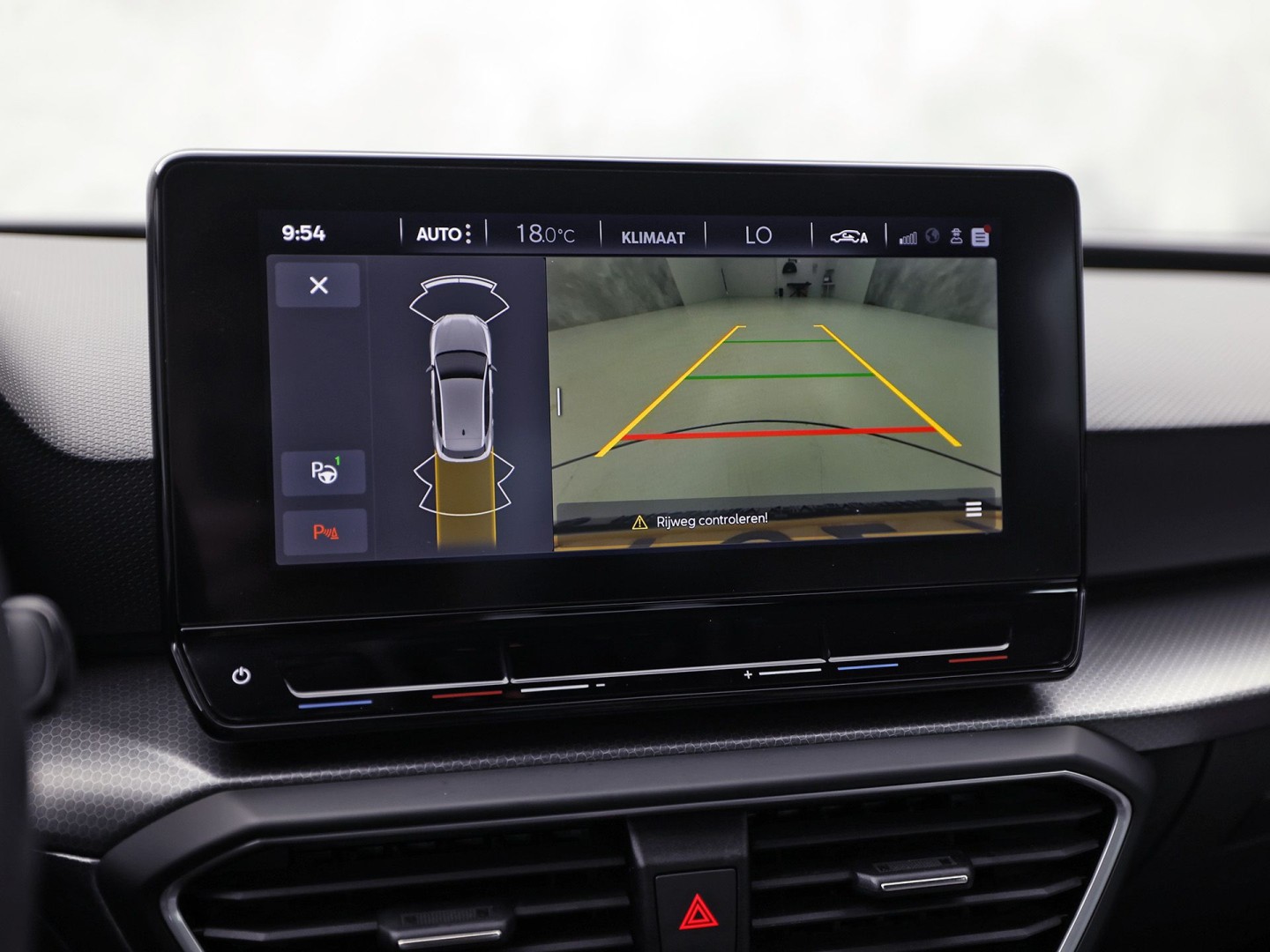 SEAT Leon 1.0 eTSI Intense Sport Automaat (VIRTUAL COCKPIT, APPLE CARPLAY, GROOT NAVI, CAMERA, SPORTSTOELEN, KEYLESS, ADAPTIVE CRUISE, NIEUWSTAAT)