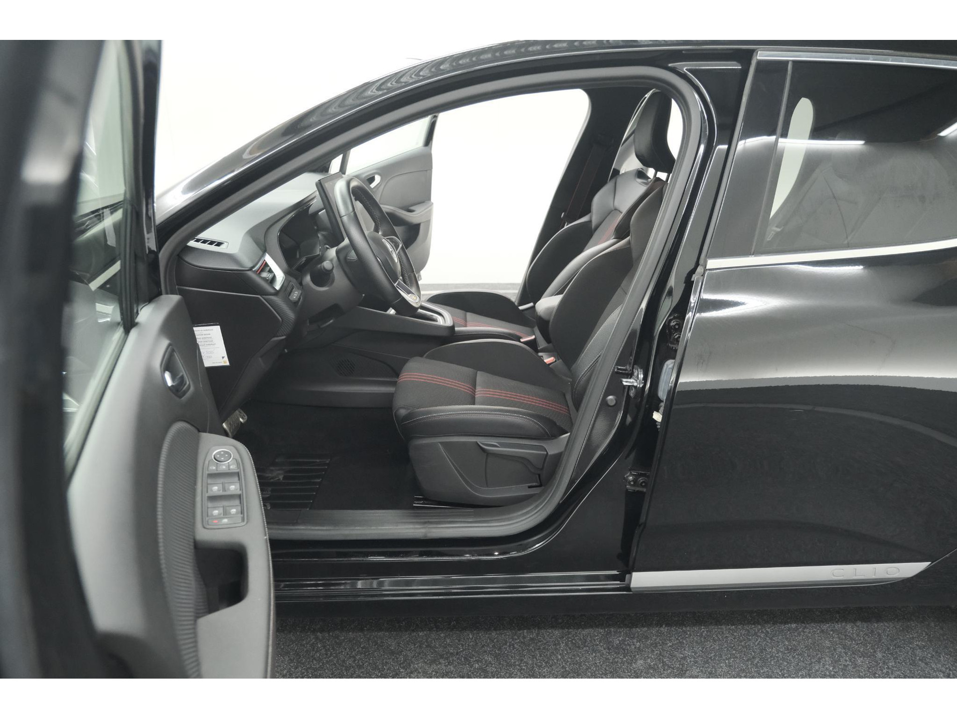Renault Clio 1.6 E-Tech Hybrid 140 R.S. Line | 360 Camera | Apple Carplay | 9.3 Inch Groot Scherm | Sportstoelen