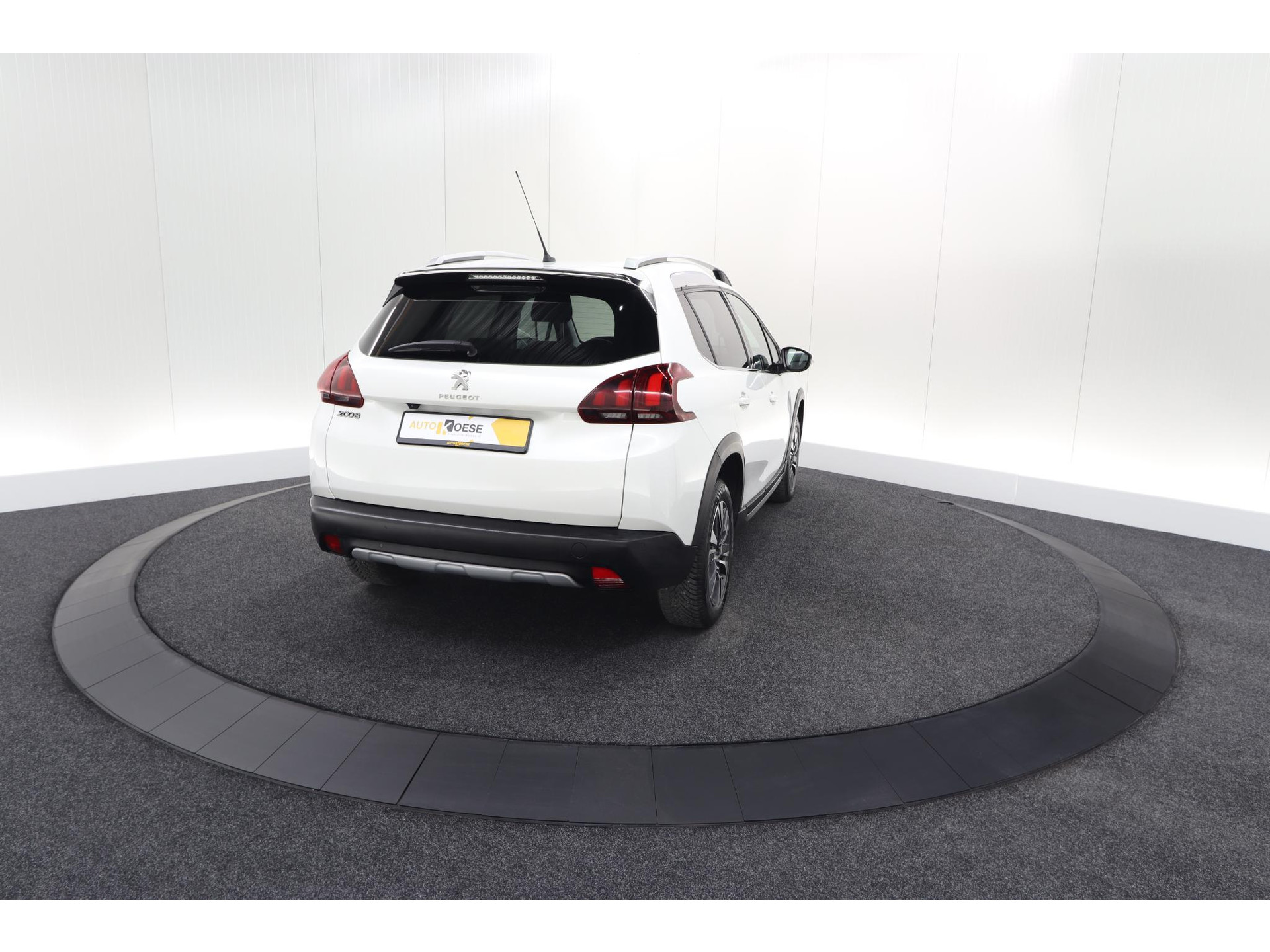 Peugeot 2008 PureTech 130 Allure | Camera | Apple Carplay | Parkeersensoren | Navigatie