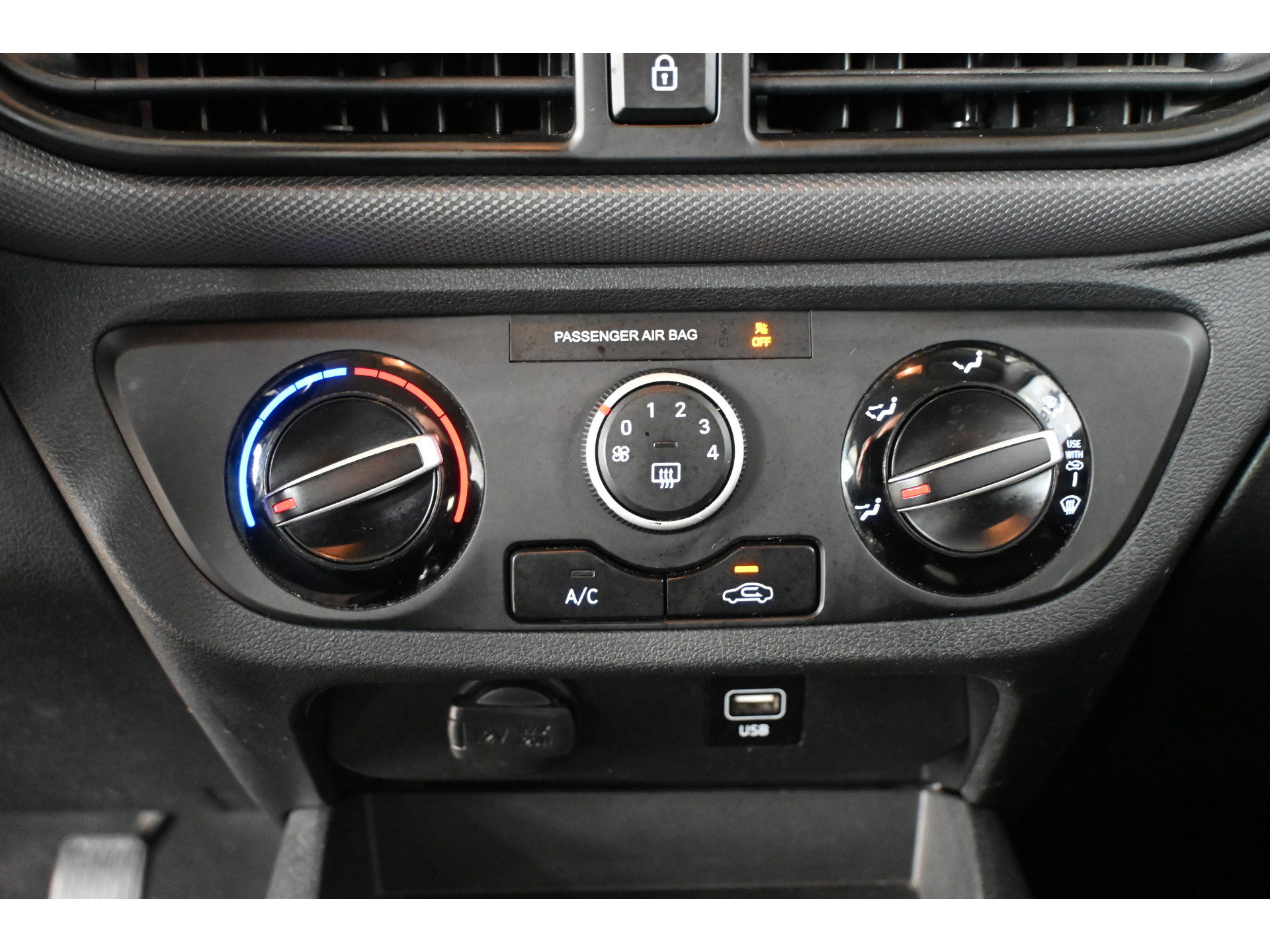 Hyundai i10 1.0 Comfort Airco Carplay Cruise Control LED 1e Eigenaar Rijklaarprijs! Inruil Mogelijk!