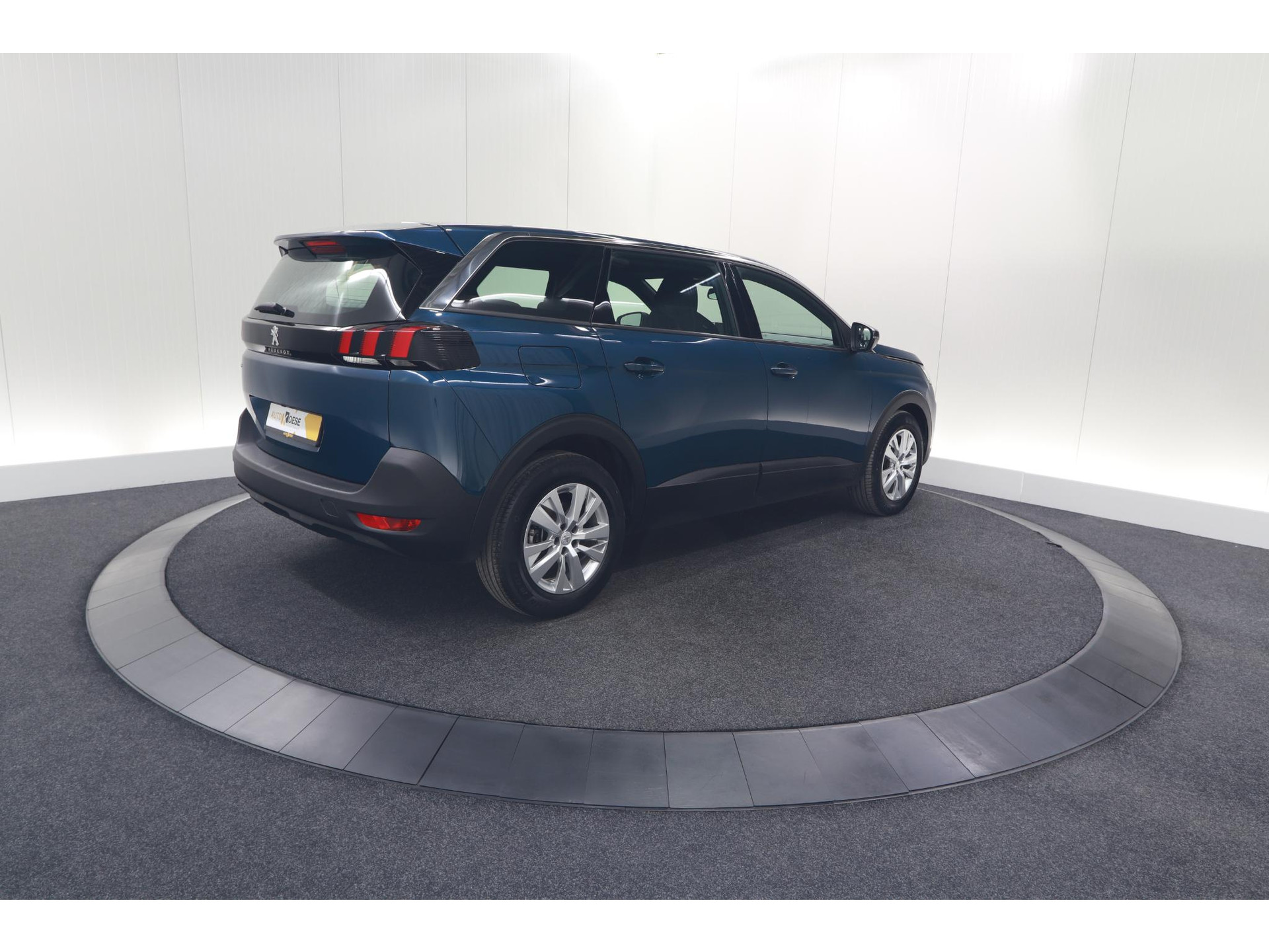 Peugeot 5008 PureTech 130 EAT8 Active Pack | 7 Zitplaatsen | Camera | Navigatie | Apple Carplay | Parkeersensoren