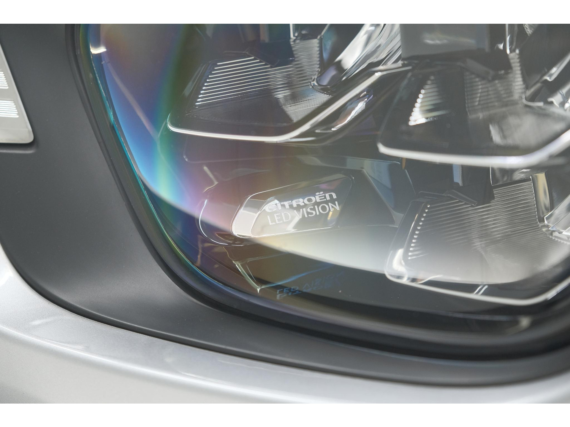 Citroen C3 PureTech 110 EAT6 Shine | Camera | Navigatie | Parkeersensoren | Apple Carplay | 17 Inch Lichtmetalen Velgen
