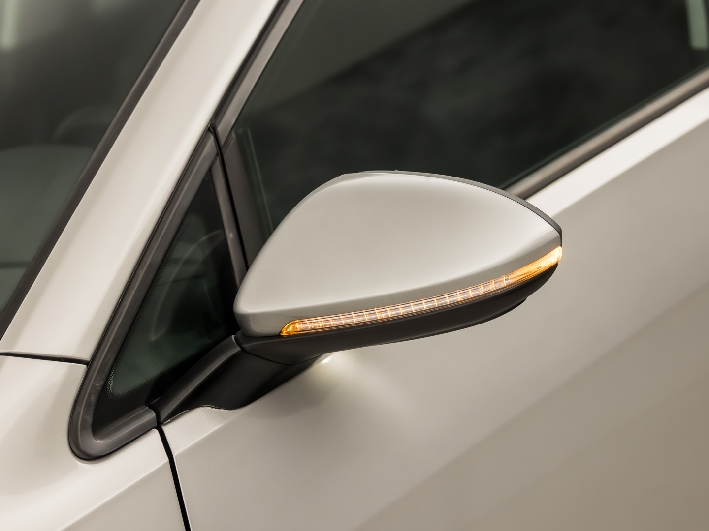 Volkswagen Golf 1.5 TSI 131PK Sportline (APPLE CARPLAY, GROOT NAVI, 4 CILINDER, CLIMATE, LED KOPLAMPEN, STOELVERWARMING, SPORTSTOELEN, GETINT GLAS, LM VELGEN, ADAPTIVE CRUISE, PARKEERSENSOREN, NIEUWSTAAT)