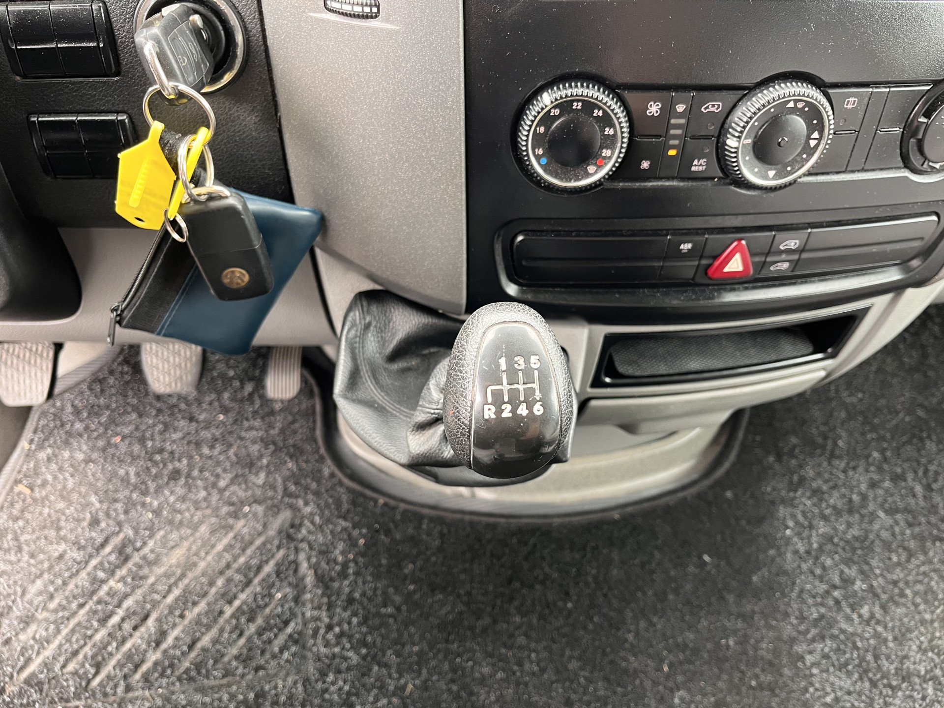 Volkswagen CRAFTER 30  L2 H2 80 KW Euro 5 *BUSCAMPER | AIRCO | CRUISE | LUIFEL*