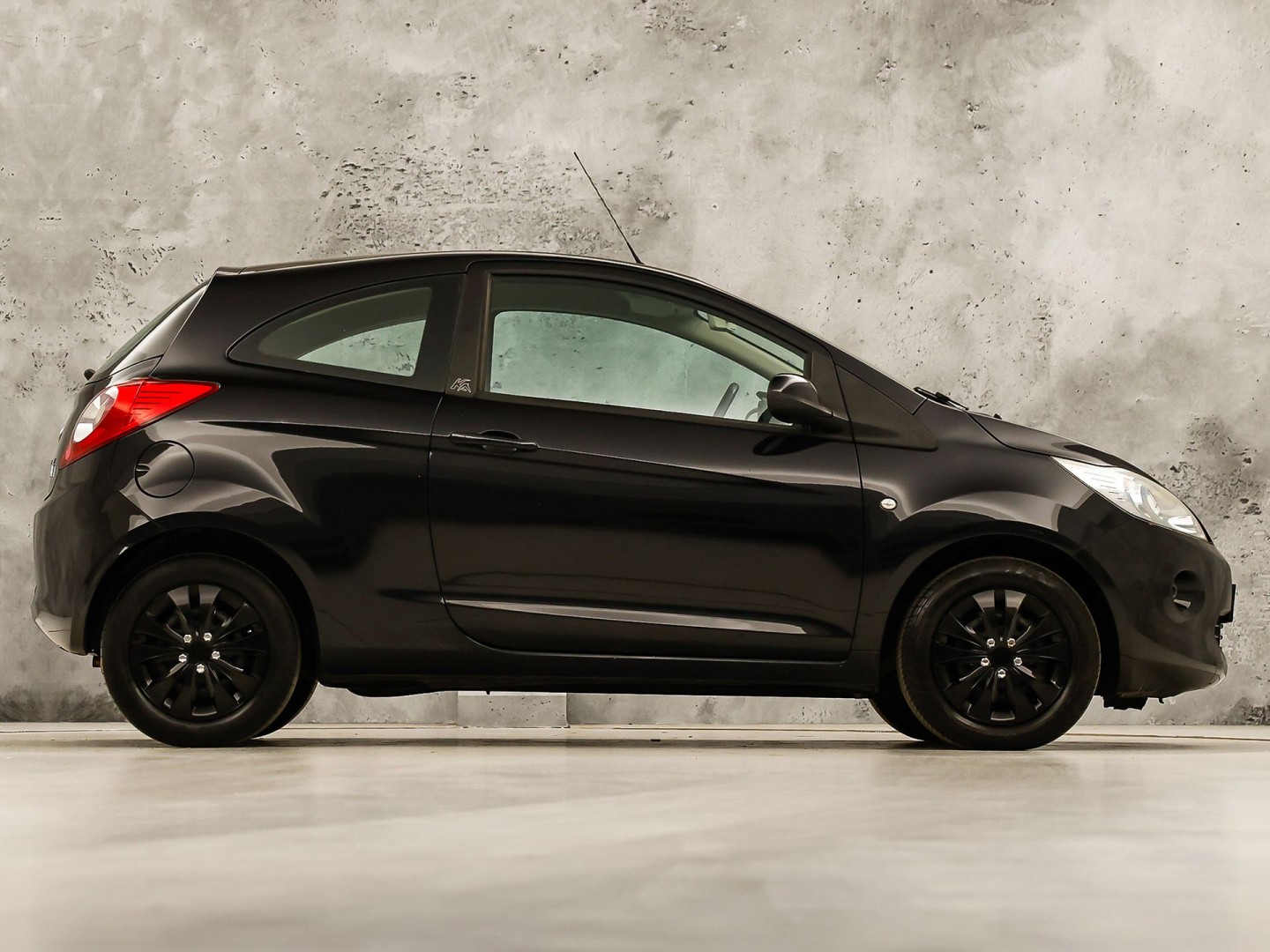Ford Ka 1.2 Cool & Sound (AIRCO, ELEK RAMEN, SPORTSTOELEN, NIEUWE APK, NIEUWSTAAT)