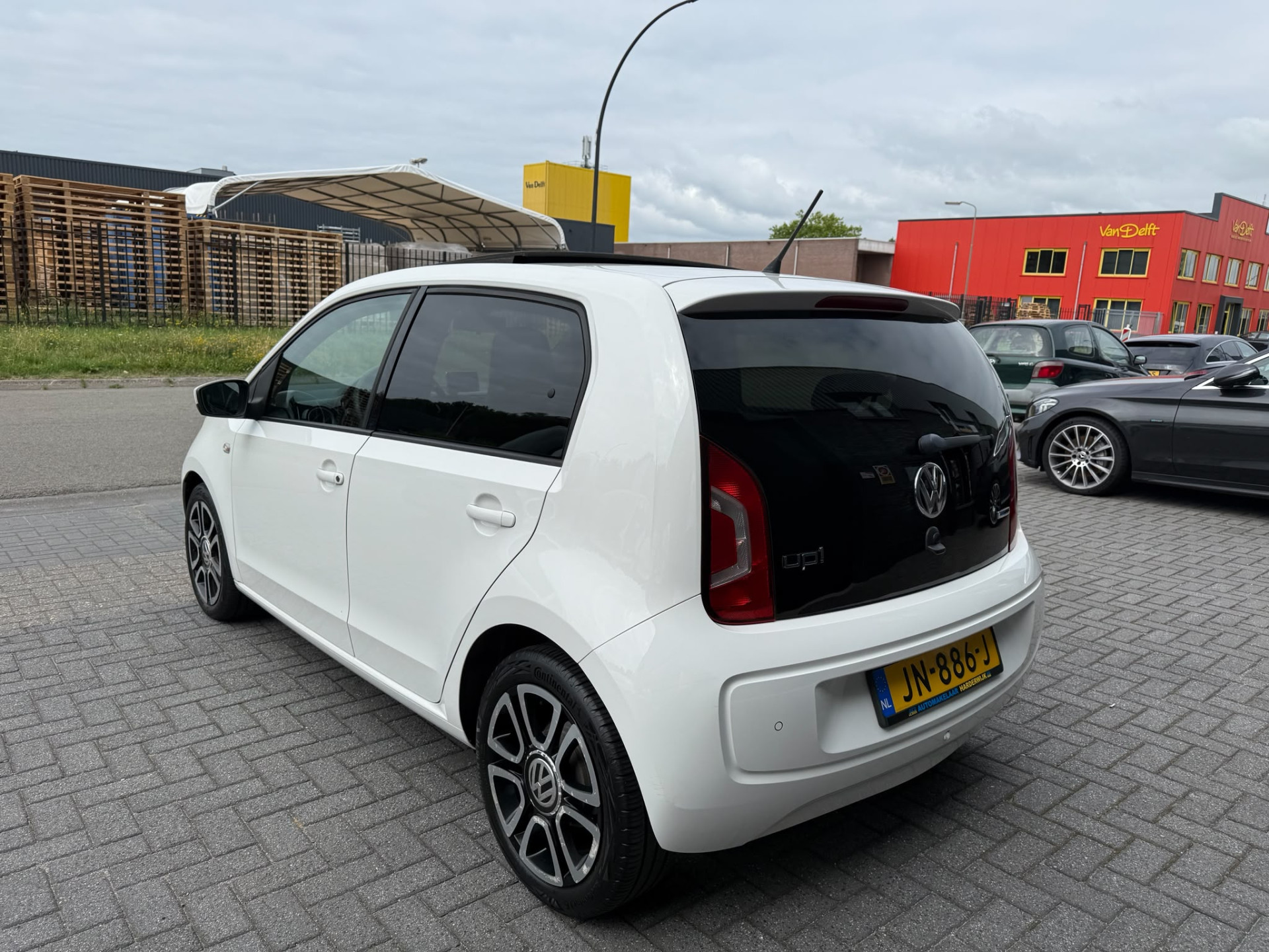 Volkswagen Up! 1.0 high up! BlueMotion | 2E EIGENAAR | 3/6/12MND GARANTIE | PANO | CRUISE | AIRCO | NAVI | FENDER AUDIO |