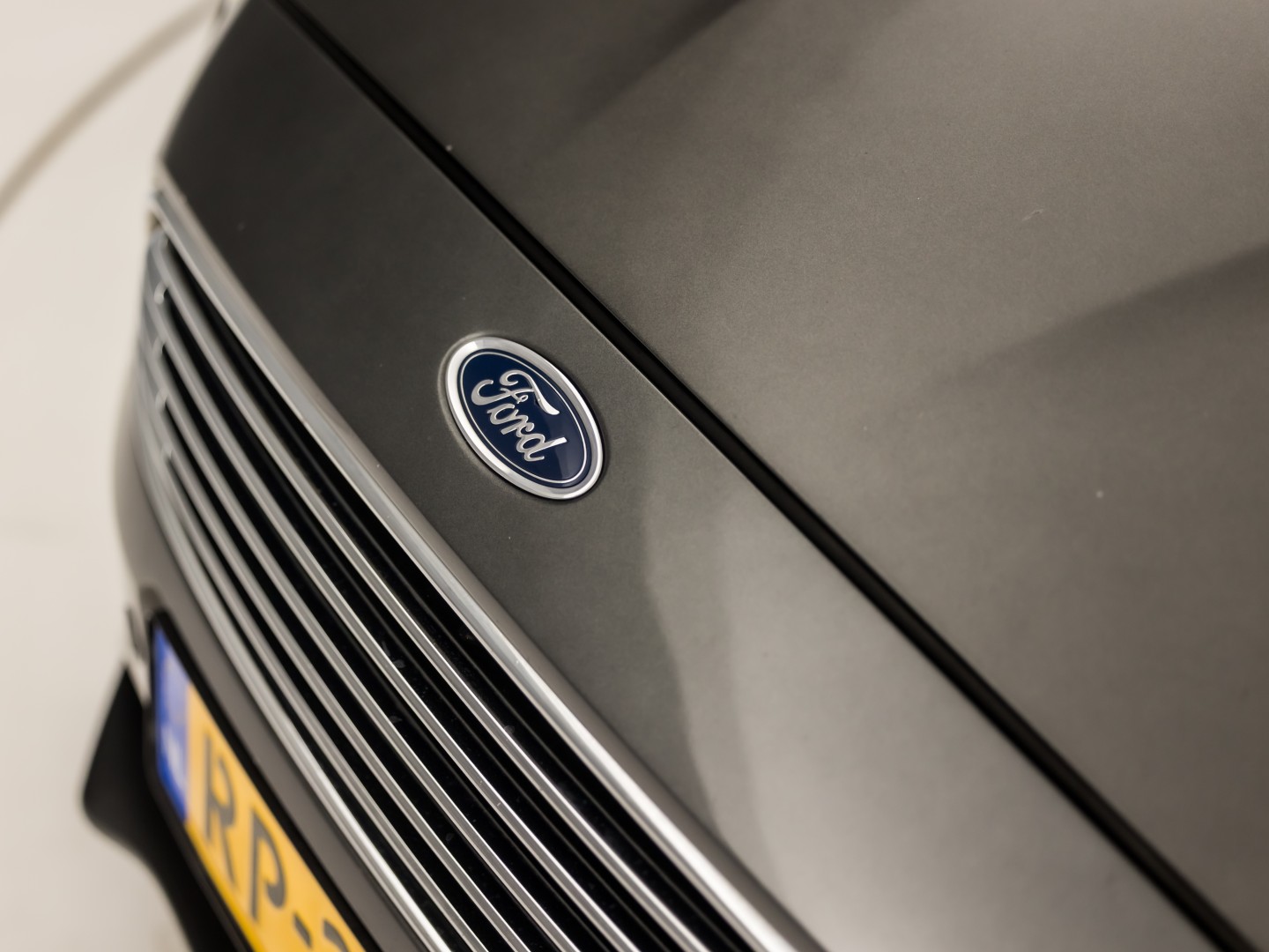 Ford Focus Wagon 1.0 Titanium Sport (APPLE CARPLAY, NAVIGATIE, CLIMATE, GETINT GLAS, SPORTSTOELEN, KEYLESS, PARKEERSENSOREN, NIEUWE APK, NIEUWSTAAT)