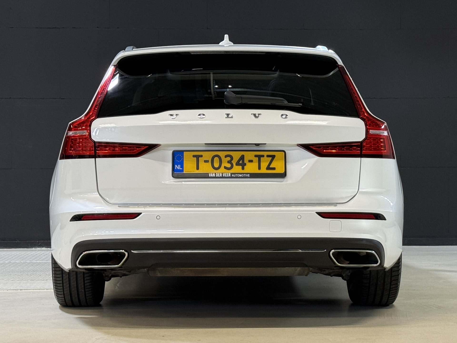 Volvo V60 2.0 T8 Twin Engine AWD Inscription | Panoramadak | 360 camera | Harman/Kardon | Adaptive cruise | Stoelverwarming