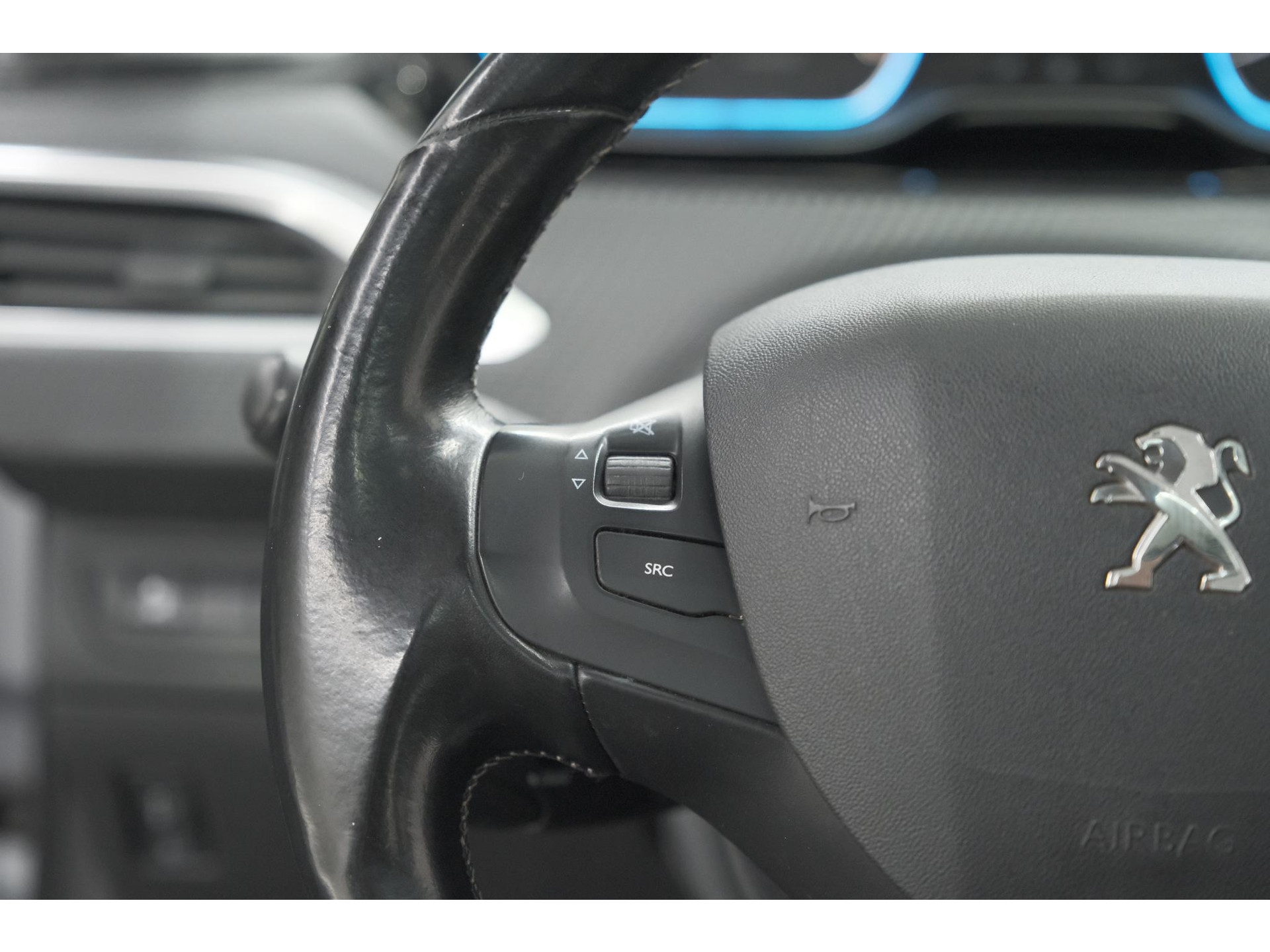 Peugeot 2008 PureTech 110 Allure | Panoramadak | Apple Carplay | Navigatie | Parkeersensoren