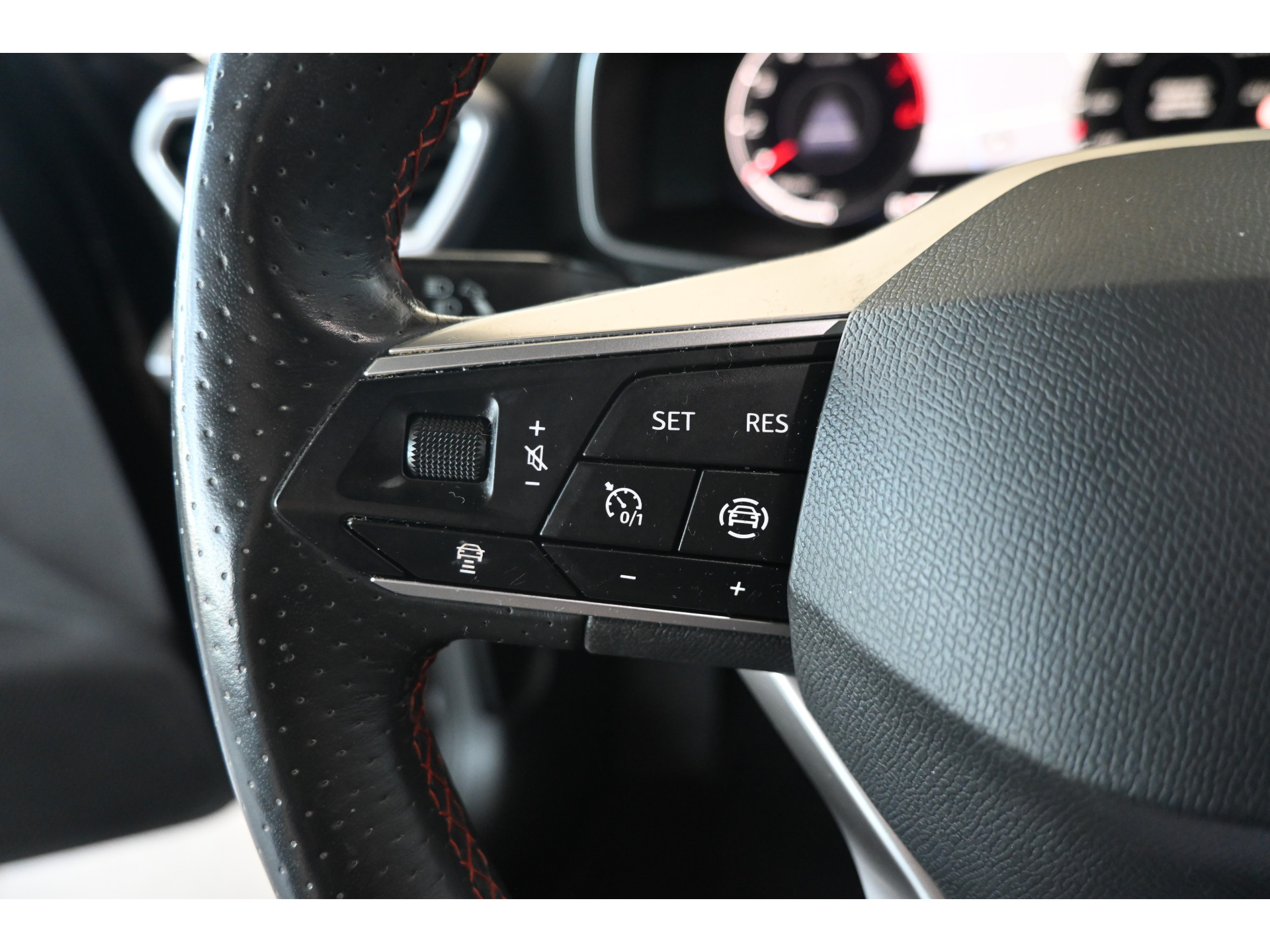 SEAT Leon 1.5 TSI FR Launch Edition Clima Navigatie Carplay Virtual LED Rijklaarprijs! Inruil Mogelijk!