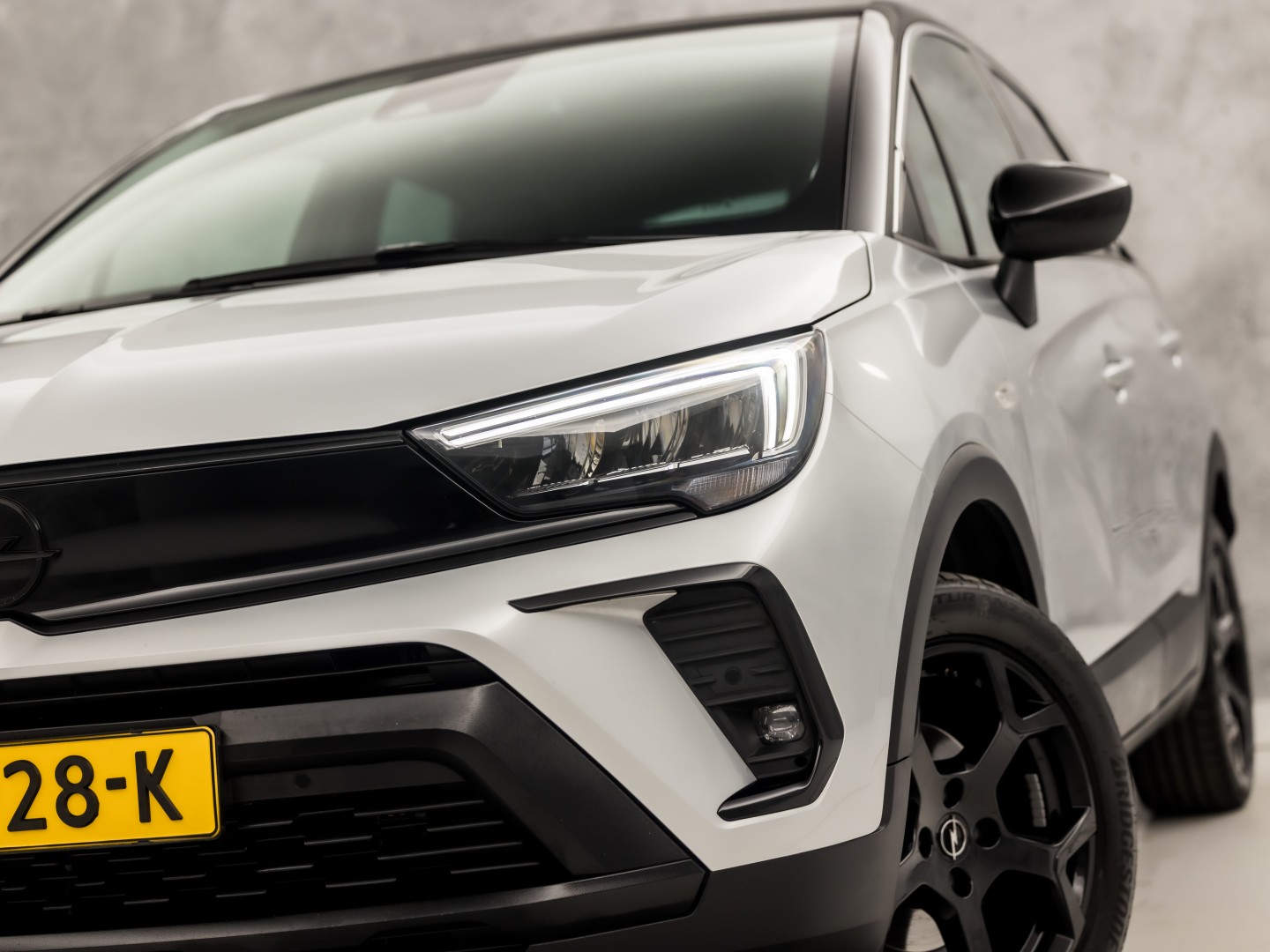 Opel Crossland 1.2 Turbo GS Sport Automaat 131Pk (TWO TONE, GROOT NAVI, APPLE CARPLAY, 360 CAMERA, LM VELGEN, STOELVERWARMING, NIEUWE APK, NIEUWSTAAT)