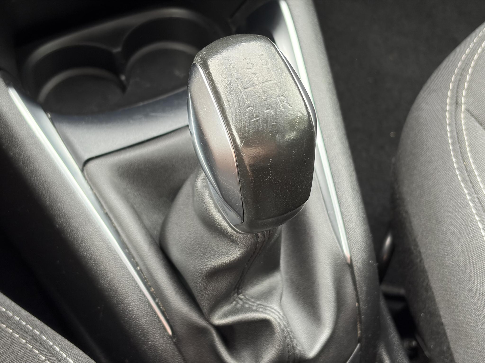 Peugeot 208 1.2 PureTech Blue Lease Executive ✓Dealer Onderhouden✓2e Eigenaar✓Navi✓Carplay✓Clima✓Cruise✓Pdc✓5 Deurs✓16'' Lm velgen✓N.A.P✓Apk tot 09-2027