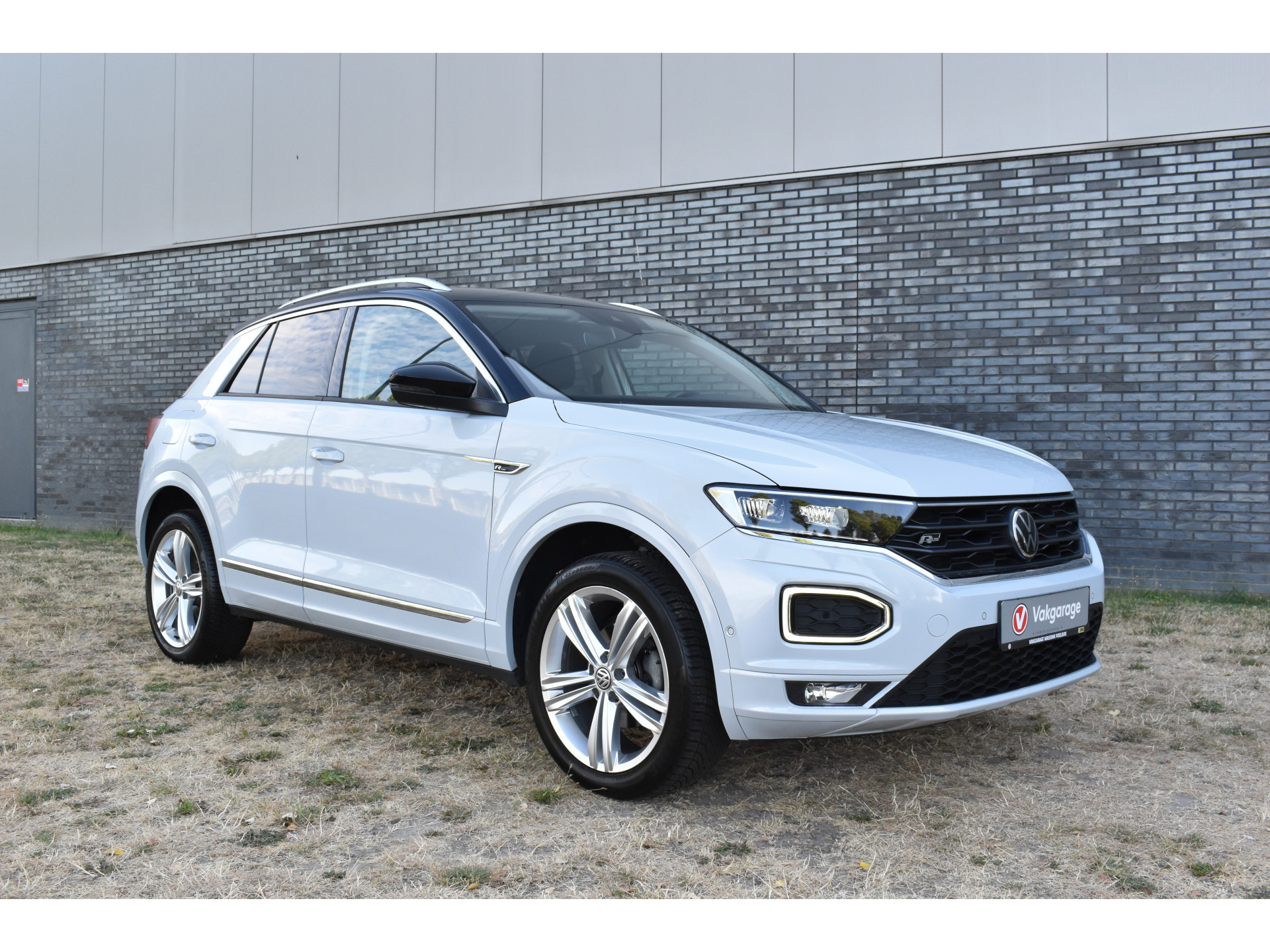 Volkswagen T-Roc 1.5 TSI Sport Business R Carplay Automaat R-line Zwart dak