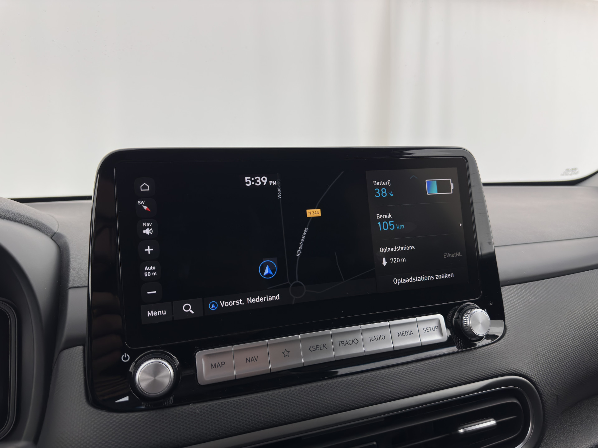 Hyundai Kona EV Fashion 39 kWh [ 3-Fase ] {SOH-100%} (INCL-BTW) Aut.*HEATPUMP | HEAD-UP | NAVI-FULLMAP | DIGI-COCKPIT | FULL-LED | KRELL-AUDIO | LANE-ASSIST | KEYLESS | CAMERA | SHIFT-PADDLES | DAB | ADAPTIVE-CRUISE | COMFORT-SEATS | 17"ALU*