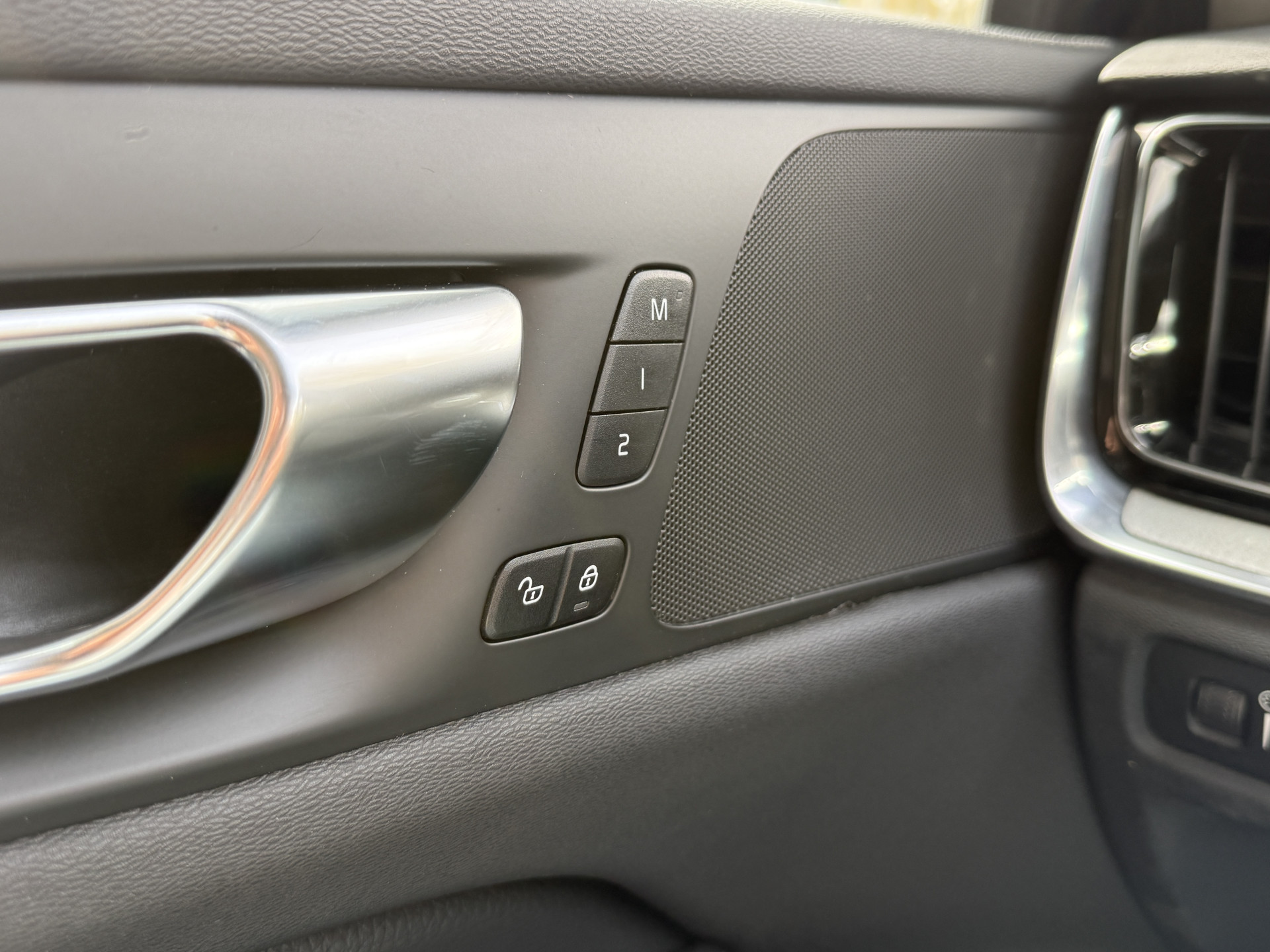 Volvo V60 2.0 B3 R-Design | Trekhaak | Panoramadak | Apple Carplay | Leder