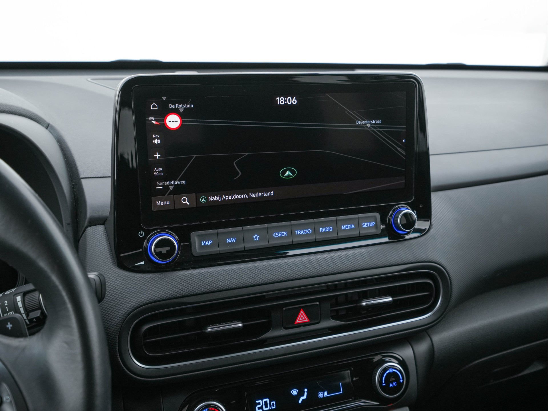 Hyundai Kona 1.6 GDI HEV Fashion (INCL-BTW) Aut. *NAVI-FULLMAP | DIGI-COCKPIT | FULL-LED | KEYLESS | CAMERA | HEAD-UP | SHIFT-PADDLES | DAB | COMFORT-SEATS | PRIVACY-GLASS | TOWBAR | 16 "ALU*