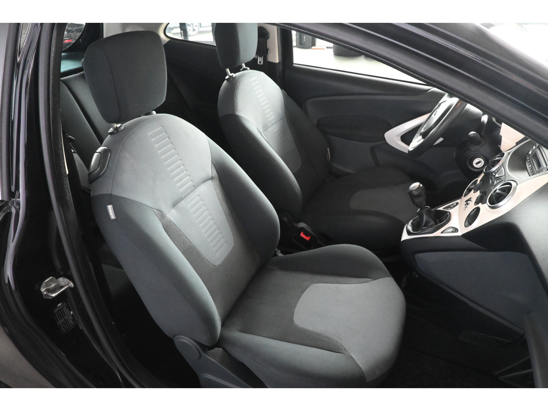Ford Ka 1.2 Trend Airco Elektrisch Pakket! Licht metaal Nieuwe APK! Inruil Mogelijk!
