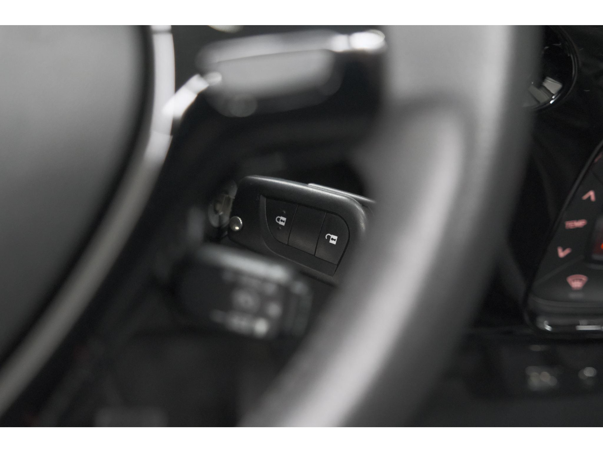 Peugeot 108 1.0 e-VTi Allure TOP! | Elektrisch Vouwdak | Camera | Navigatie | Climate Control
