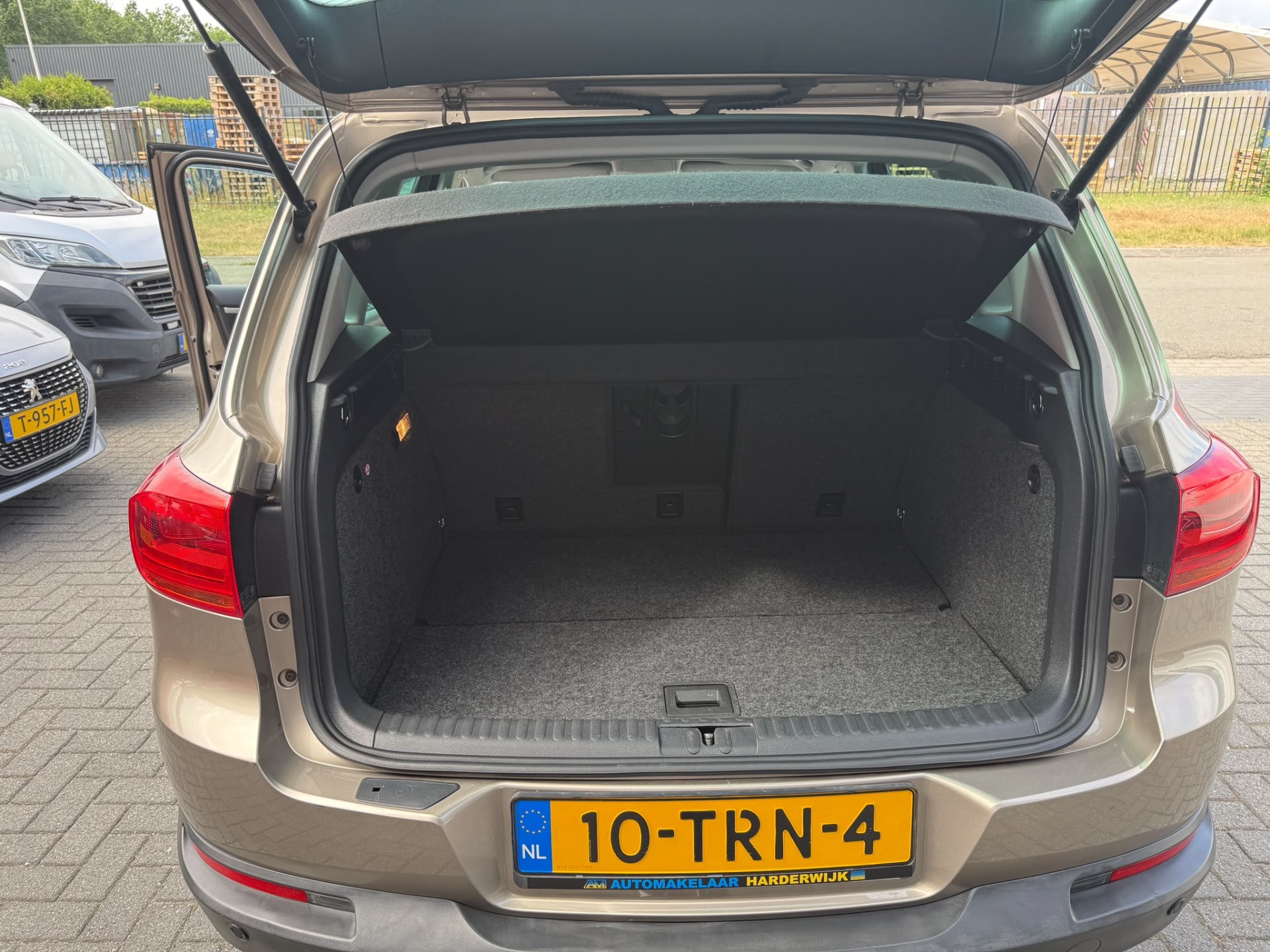 Volkswagen Tiguan 1.4 TSI Sport&Style | 1E EIGENAAR | 3/6/12MND GARANTIE | NAVI | PDC | 160 PK | LAGE KM |