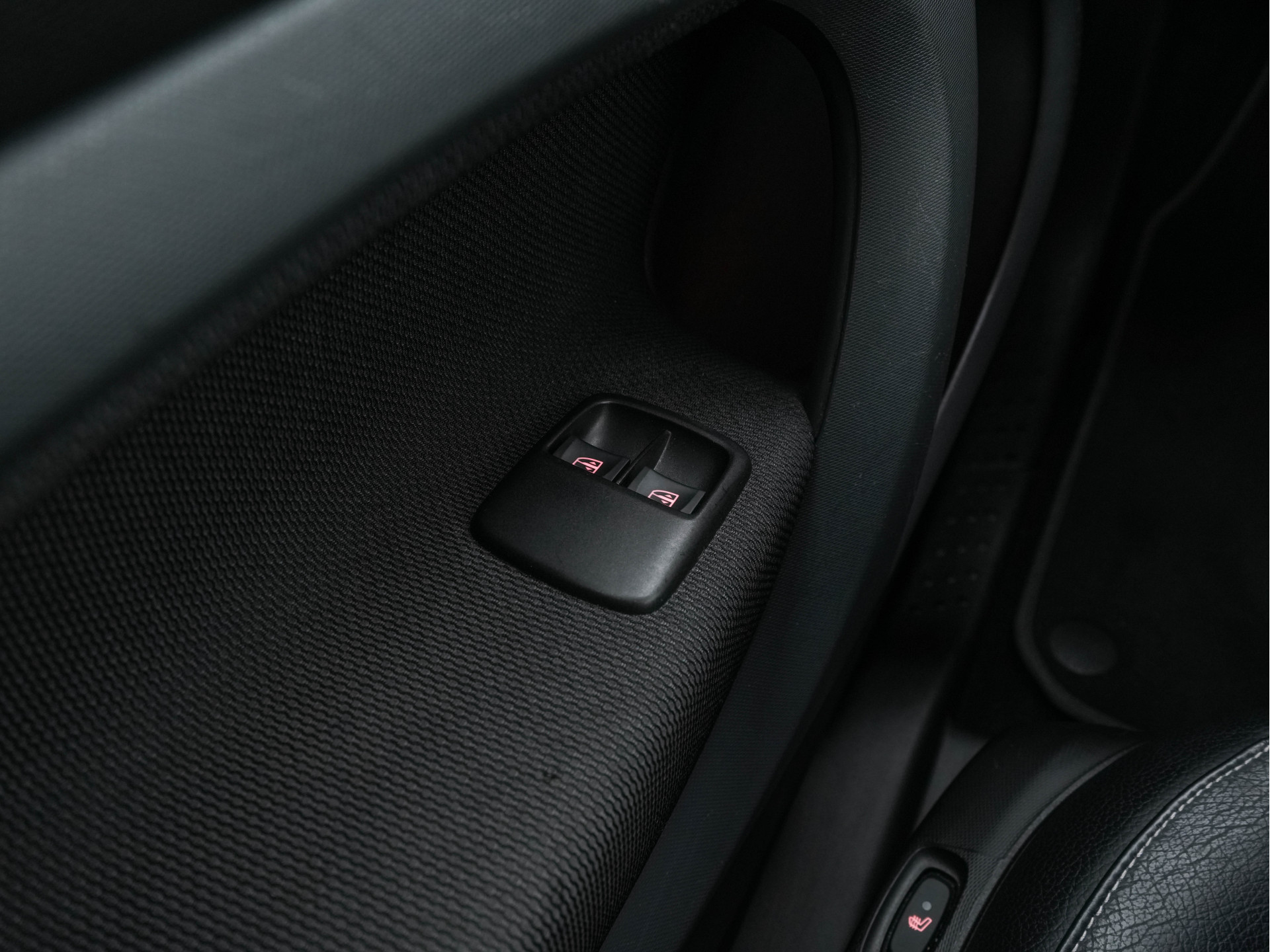 Smart fortwo EQ Business Solution 18 kWh [ 3-Fase ] ( SOH-93%) Aut. *PANO | LEATHER | NAVI-FULLMAP | CAMERA | HEATED-COMFORTSEATS | AIRCO | CRUISE | AMBIENT-LIGHT | 15''ALU*