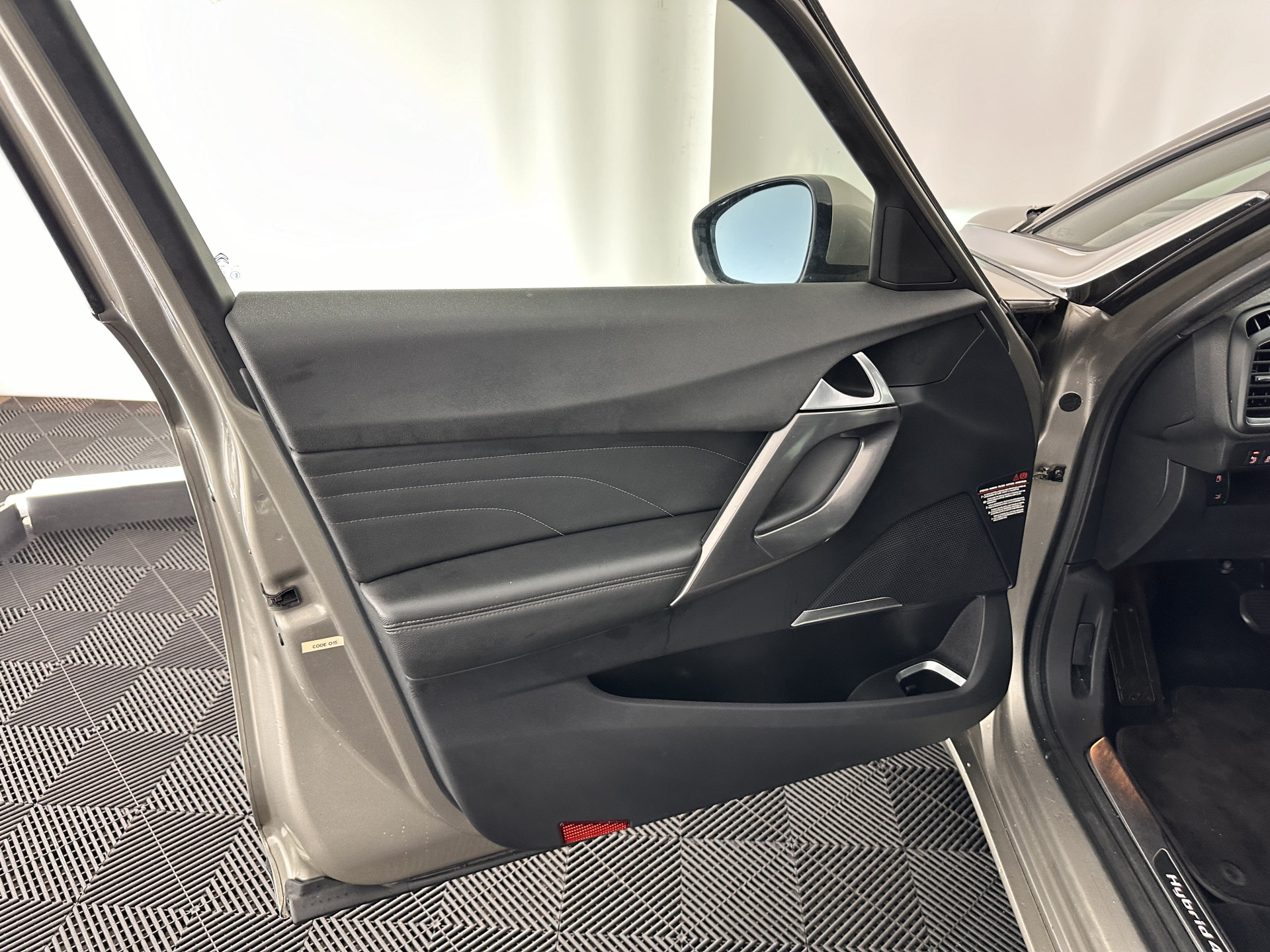 Citroën DS5 2.0 Hybrid4 Business Executive AWD Aut. *PANO | XENON | LEATHER | MEMORY-PACK | NAVI-FULLMAP | KEYLESS | CAMERA | HEAD-UP | MASSAGE | CRUISE | SPORT-SEATS | TOWBAR | 17"ALU*