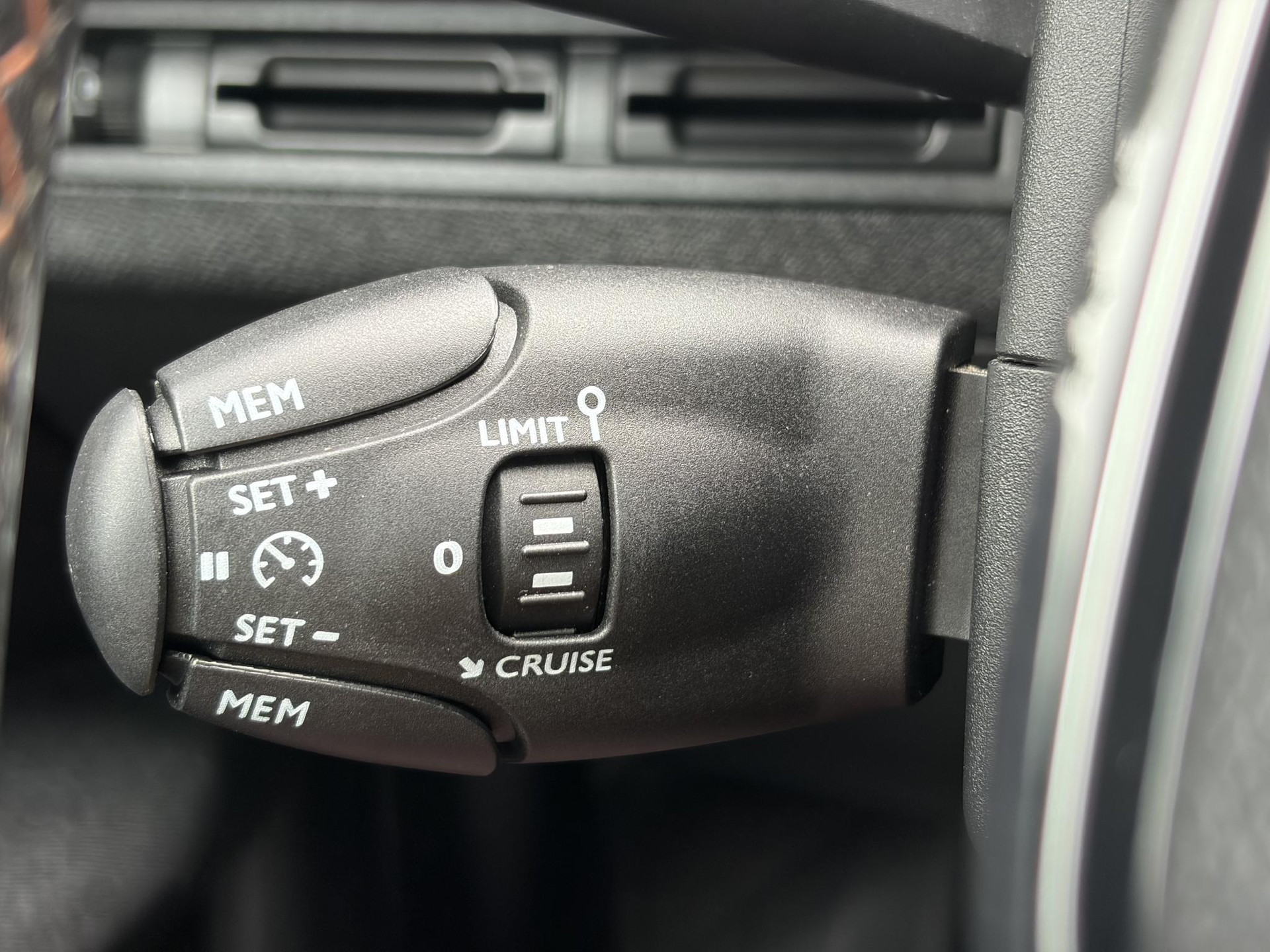 Peugeot 5008 1.2 PureTech Active 1e Eigenaar,D-riem 12-2023,Trekhaak,7 Persoons,6 Bak,Carplay,Clima,Cruise,131pk,Pdc,Dealer Onderhouden,N.A.P,Apk tot 05-2027