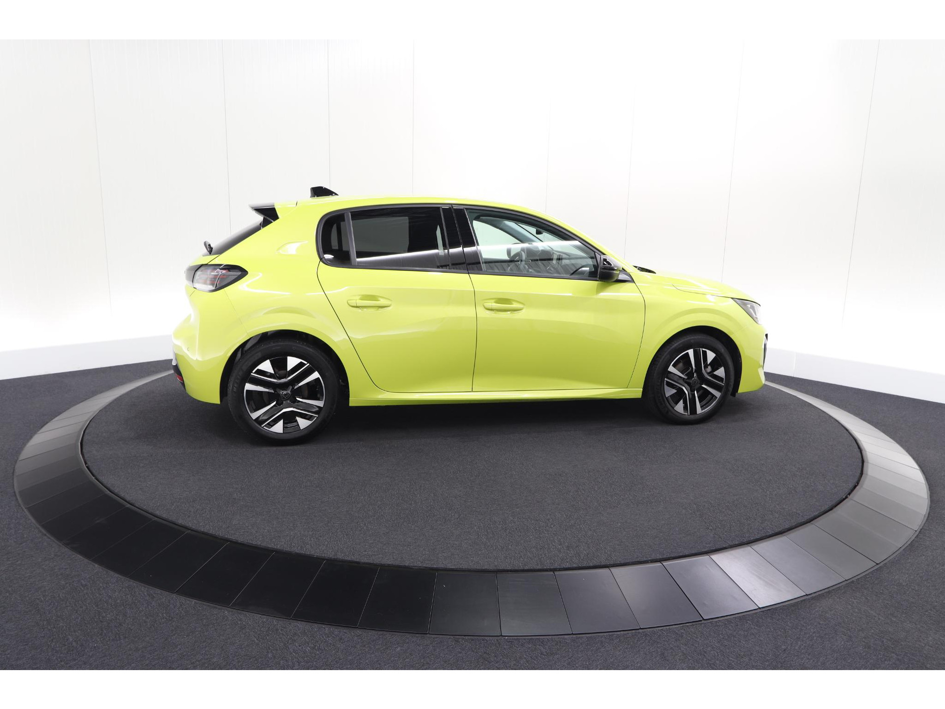 Peugeot 208 PureTech 100 Allure | Apple Carplay | Parkeersensoren | Climate Control