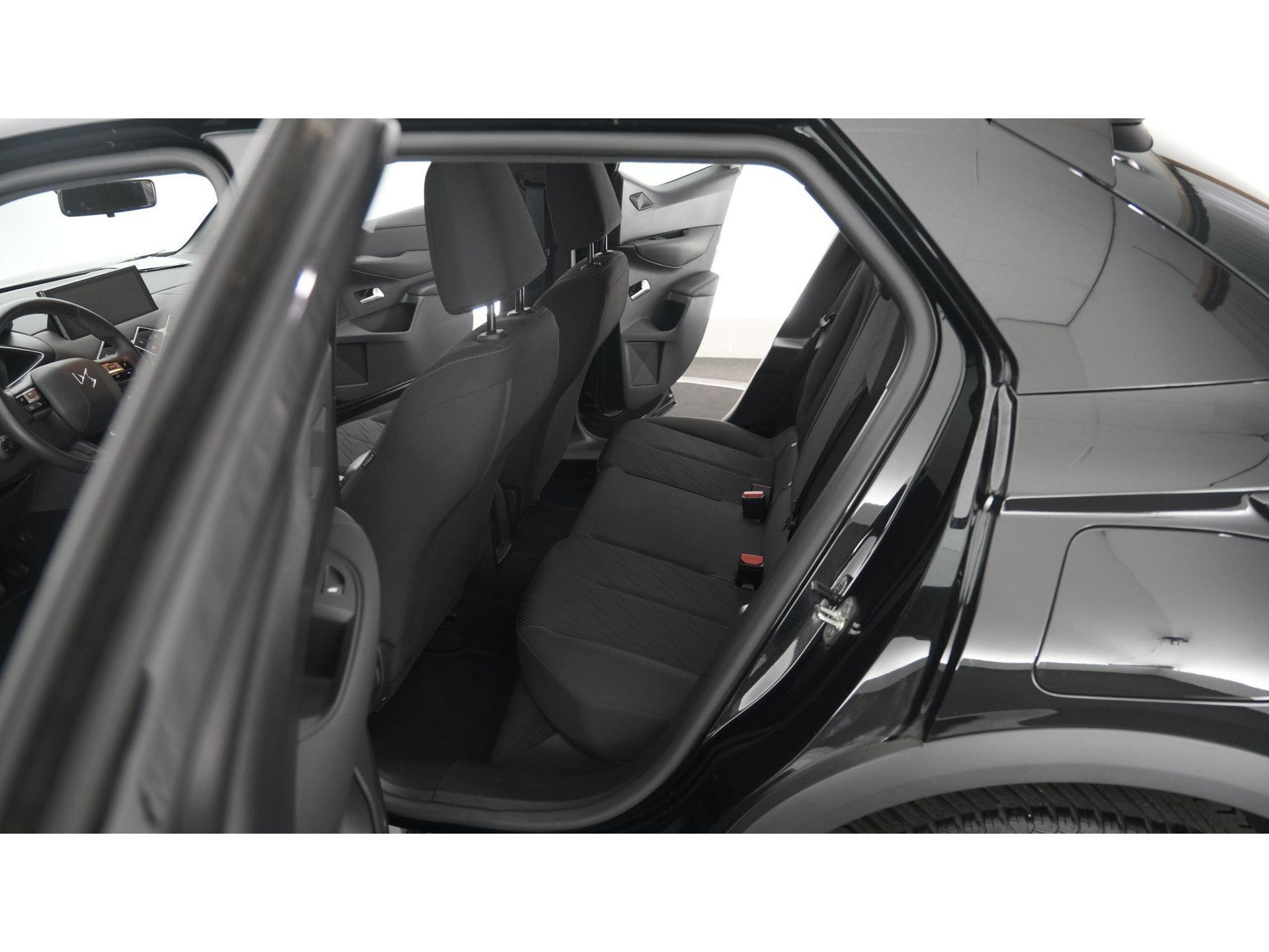DS 3 Crossback PureTech 100 Montmartre | Parkeersensoren | Apple Carplay | Allseason Banden | Navigatie | Climate Control