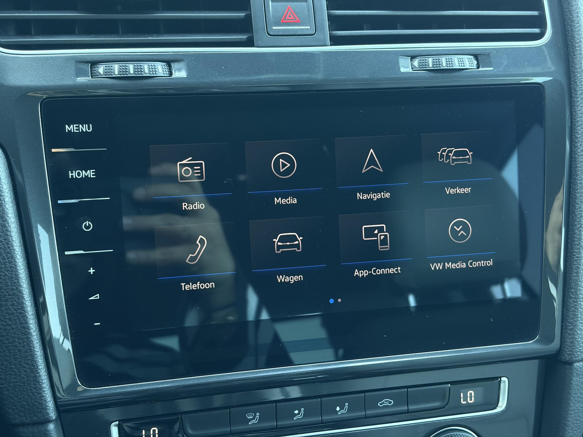 Volkswagen e-Golf e-Golf ✓SOH 88.57%✓Carplay✓Navi✓Leder✓Clima✓Cruise✓Pdc V+A✓LED✓16'' Lm velgen✓N.A.P✓Apk tot 02-2027