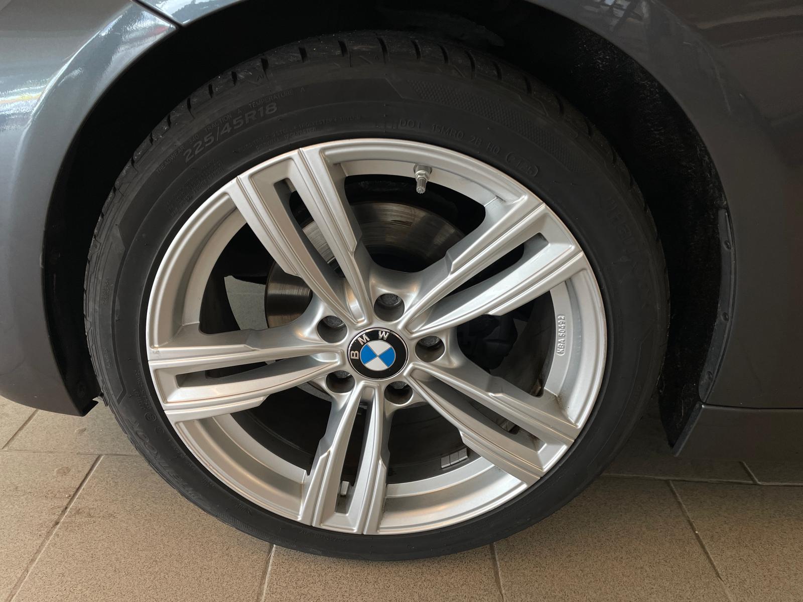 BMW 3-serie Touring 318d xDrive Executive PANORAMADAK AIRCO NAVI CRUISE BLUEOOTH ELEK RAMEN CENT VERG KEURIGE AUTO