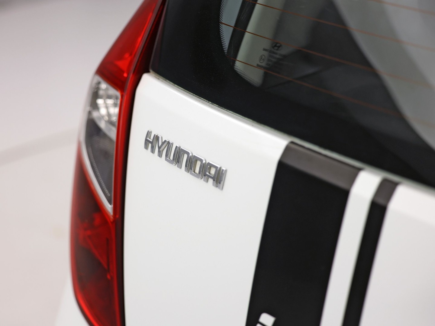 Hyundai i10 1.1 i-Drive Sport (AIRCO, SPORTSTOELEN, LM VELGEN, ELEK RAMEN, NIEUWSTAAT)