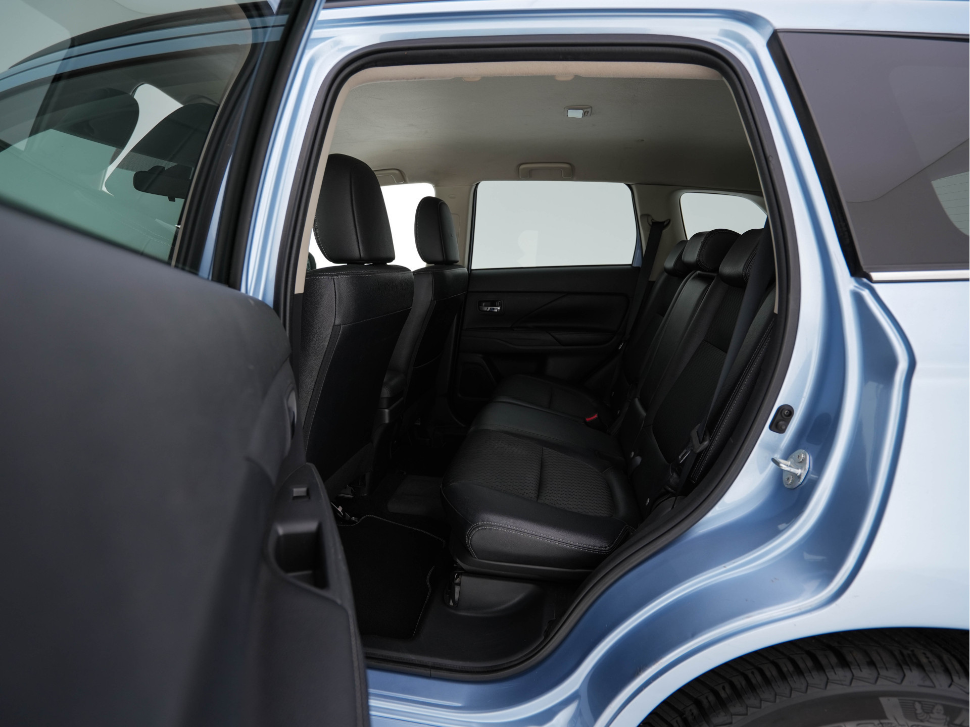 Mitsubishi Outlander 2.0 PHEV Executive Edition AWD Aut. *LEATHER-FABRIC | XENON | NAVI-FULLMAP | CAMERA | KEYLESS | DAB+ | ROCKFORD-AUDIO | COMFORT-SEATS | PRIVACY-GLASS | SHIFT-PADDLES |  18''ALU*