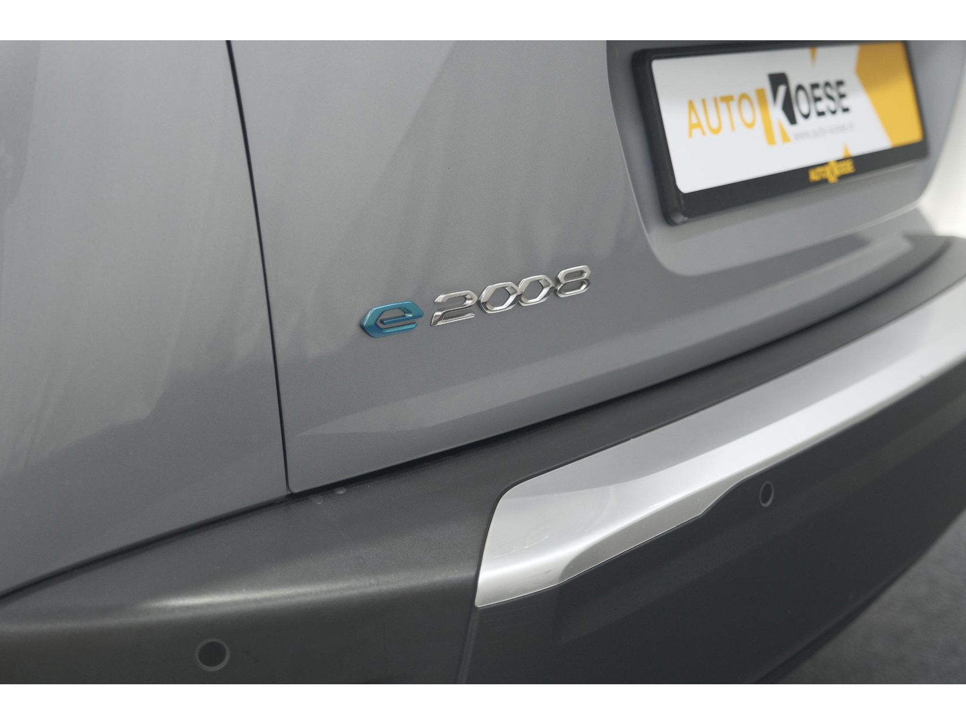 Peugeot e-2008 EV Allure Pack 50 kWh | 3 Fase Laadfunctie | Camera | Navigatie | Parkeersensoren | Apple Carplay
