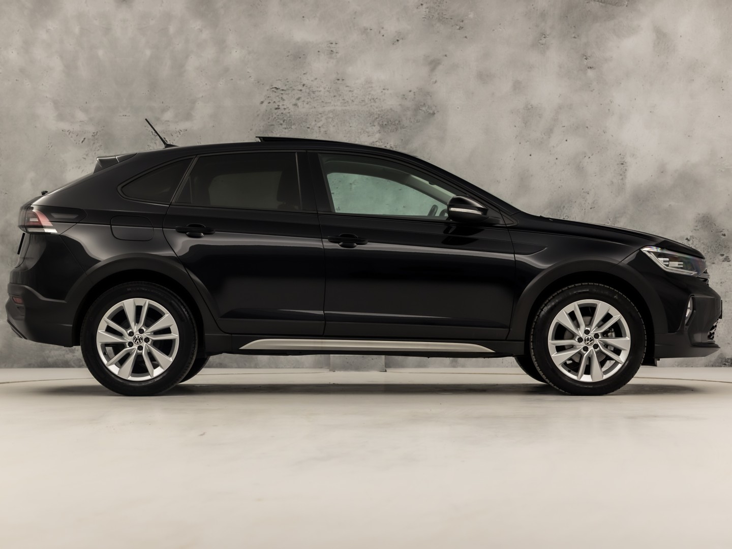 Volkswagen Taigo 1.0 TSI Sport (PANORAMADAK, 1e EIGENAAR, VIRTUAL COCKPIT, APPLE CARPLAY, GROOT NAVI, CLIMATE, STOELVERWARMING, SPORTSTOELEN, GETINT GLAS, IQ LIGHT, NIEUWSTAAT)